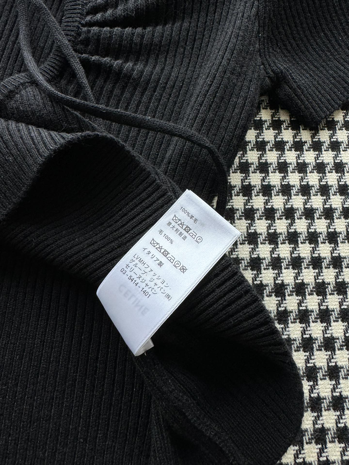 Celine - 2404 - 24 Новая вязаная блузка с короткими рукавами и ажурным сердечком на шнуровке для ранней весны - Черная