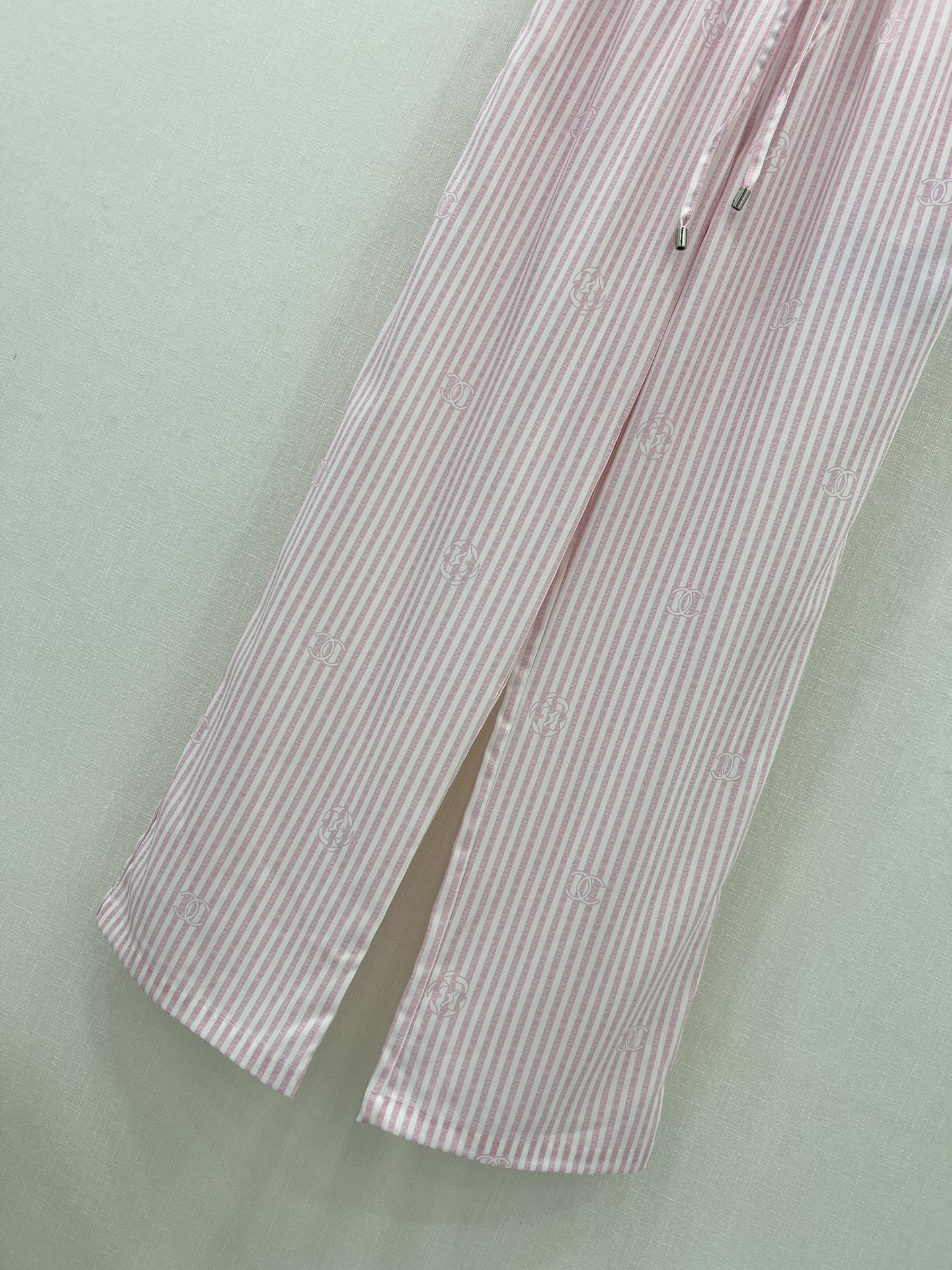 Новые брюки прямого кроя с принтом Chanel 2404 Весна/Лето - Розовые