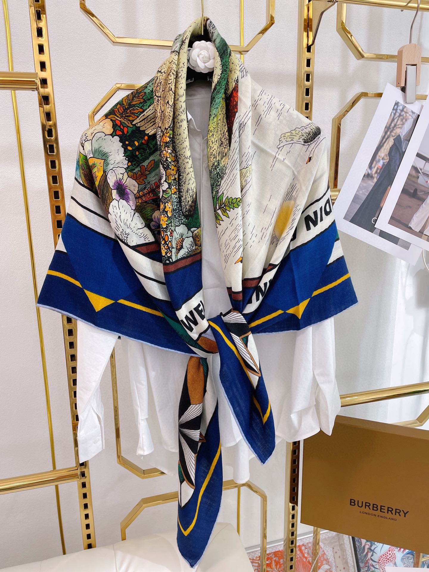 Бархатная шаль Burberry Artisan, 140 см, 70% кашемир, 30% шелк.