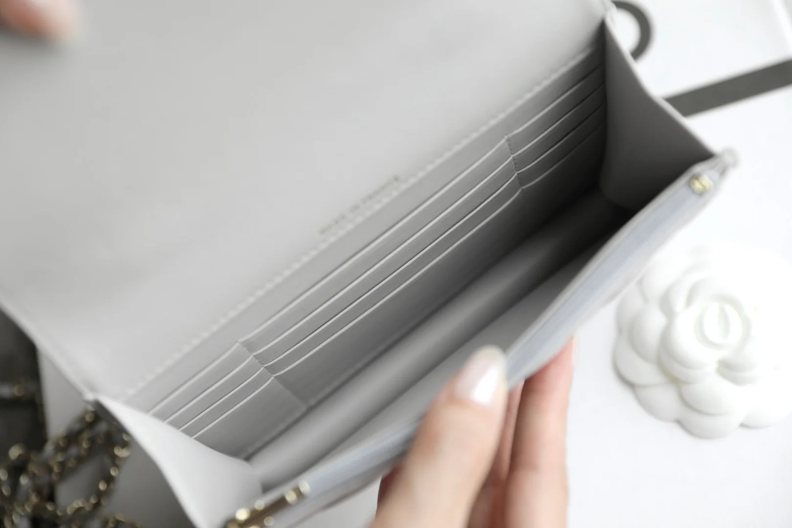 Многофункциональный рюкзак Chanel весна/лето - светло-серый - с золотой пряжкой