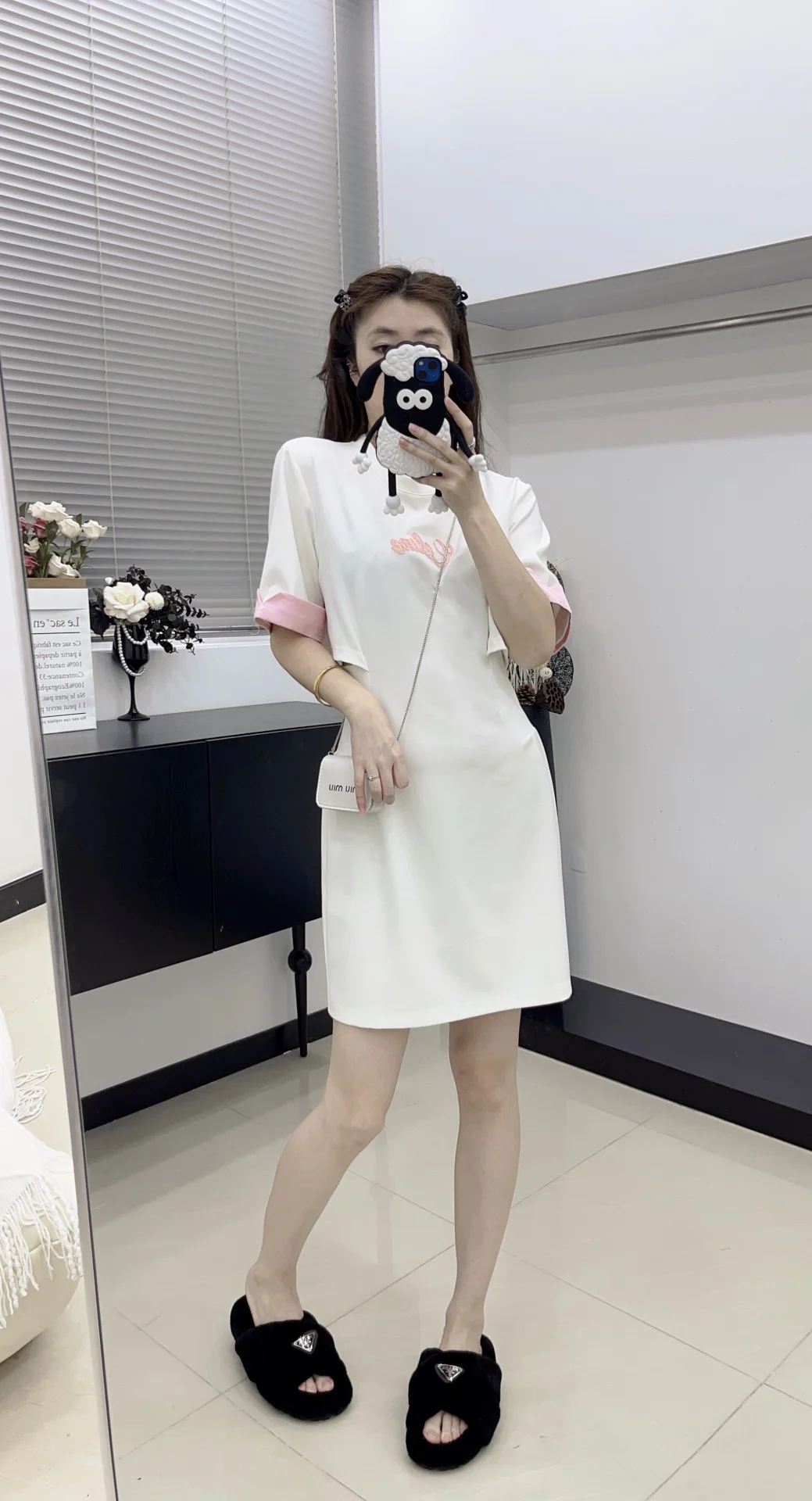 Celine 2404 - Милое платье с асимметричным подолом, подчеркивающее талию - Белое