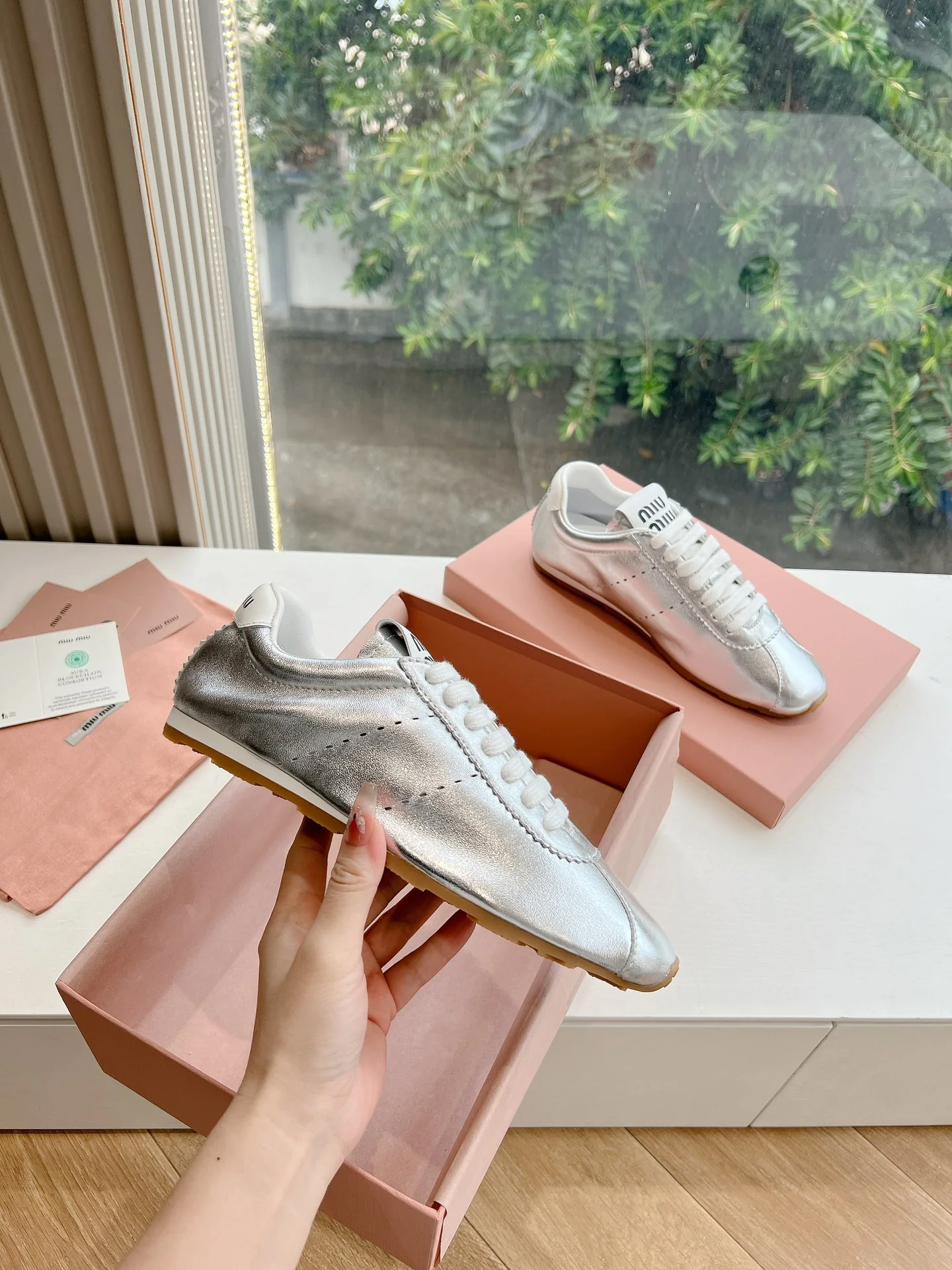 Повседневные туфли Miu Miu 2024 - серебристые