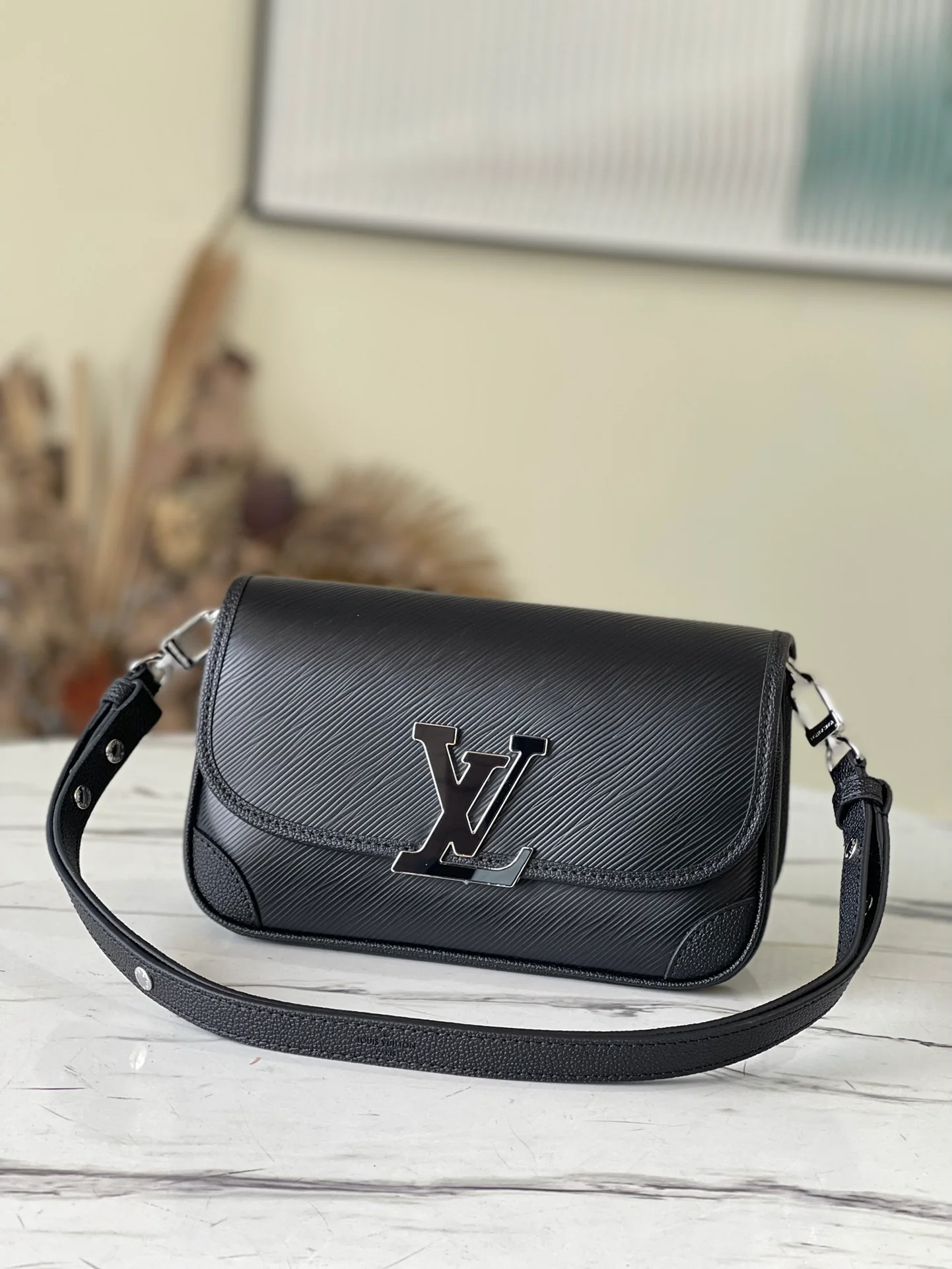 m59386-LV-buci-handbag-black