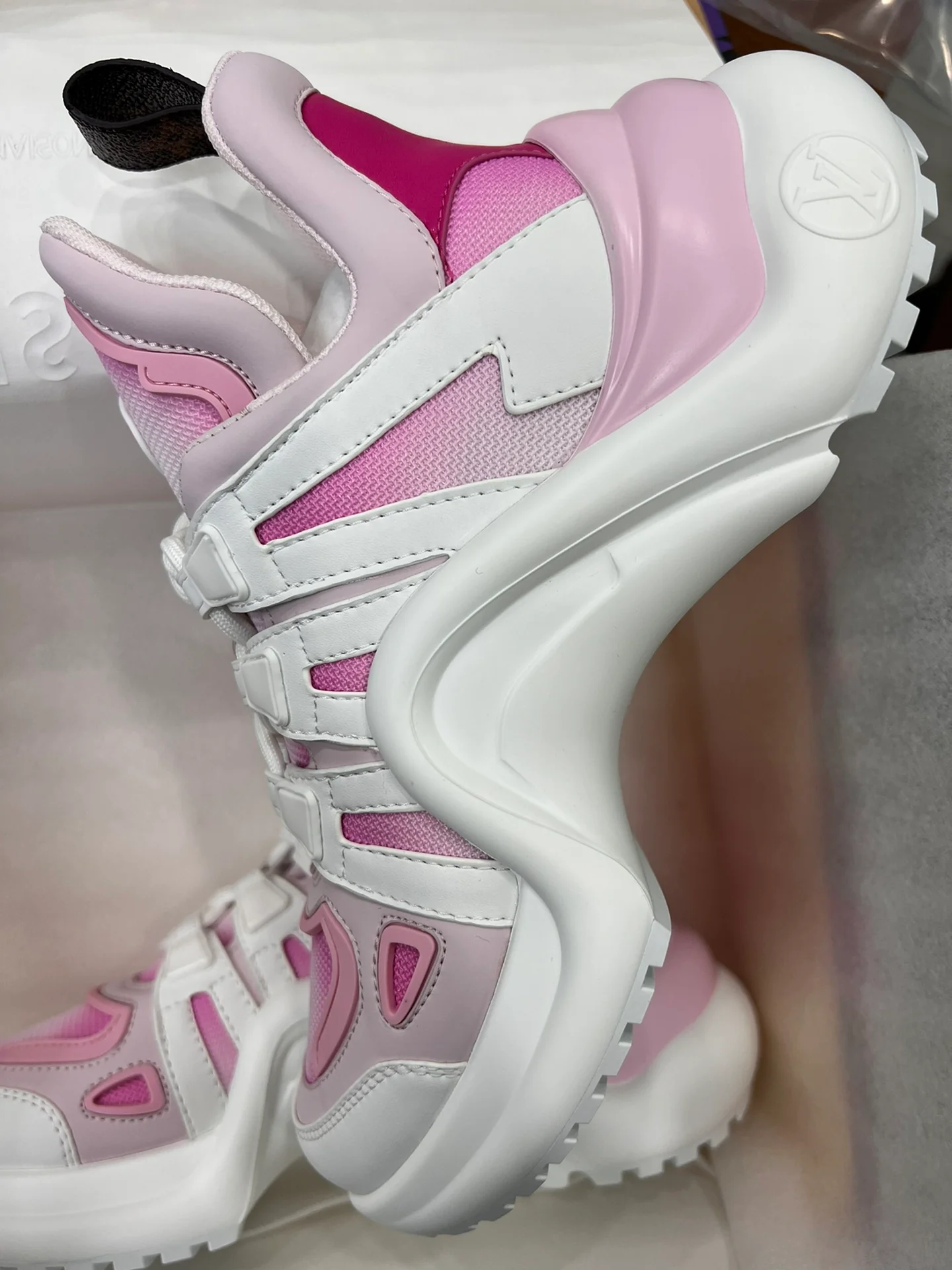 Серия LV-Archlight - Новые кроссовки для папы