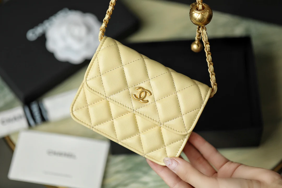 Сумка через плечо Chanel Little Gold Ball Collection - на цепочке - из овечьей кожи - 1 шт.