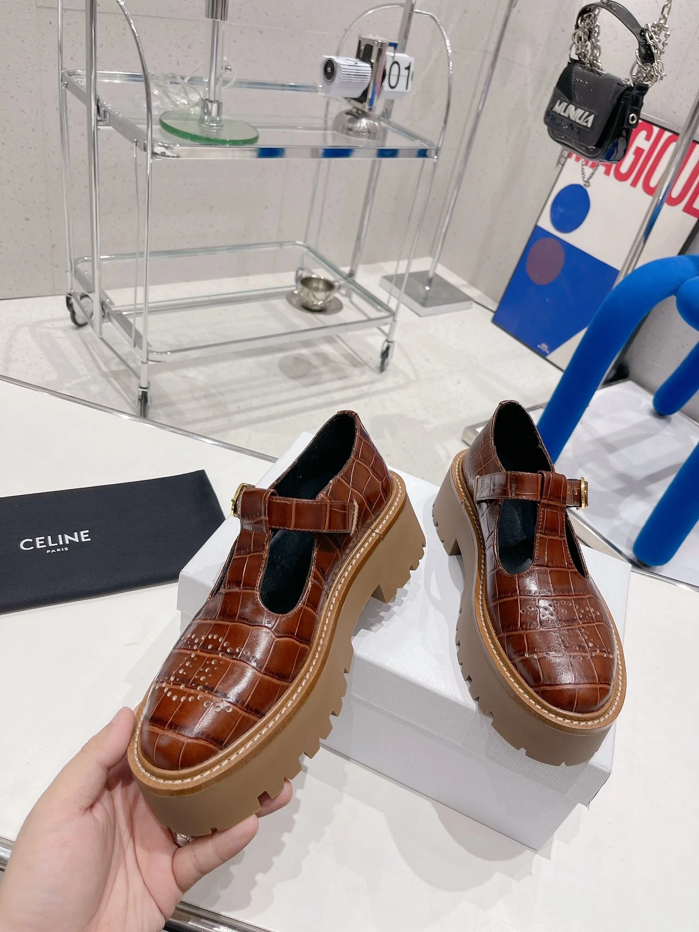 Лоферы Celine из коллекции осень/зима 2022 — кожа с зернистой текстурой — размеры 35-39