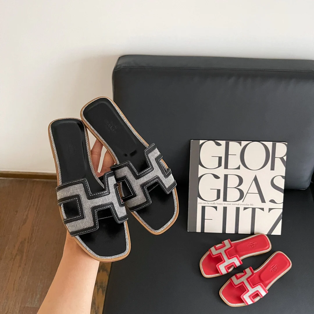 Новинка ранней весны от Hermes - Черные тапочки