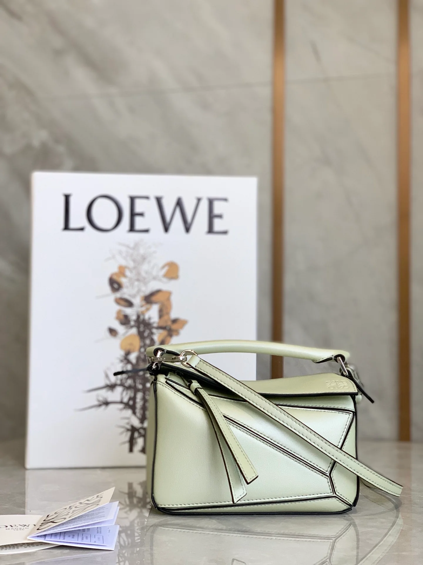 Мини-сумка Loewe Puzzle Bag из телячьей кожи