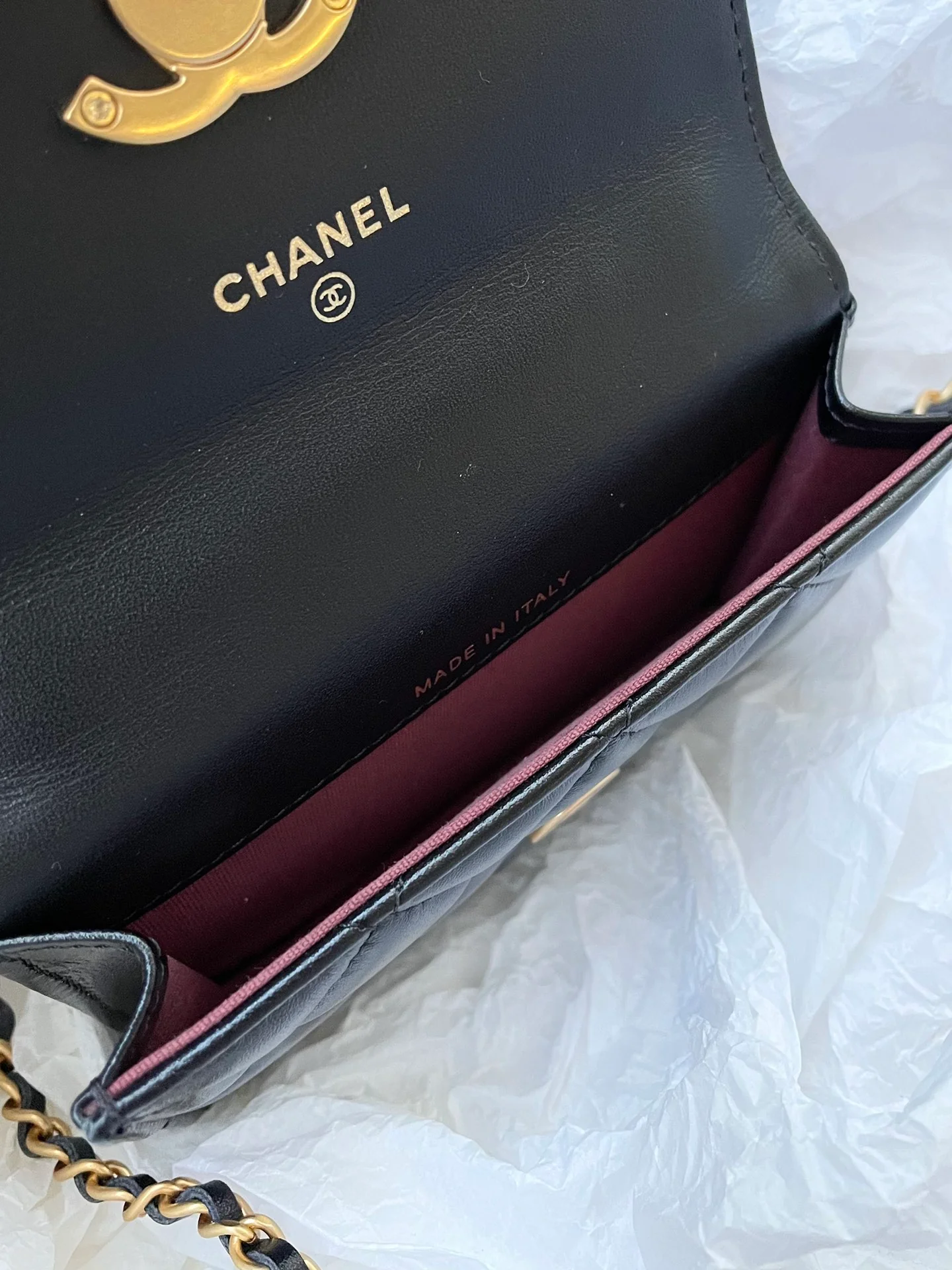 Кардхолдер Chanel с двойной золотой цепочкой и шариками — черный кожаный