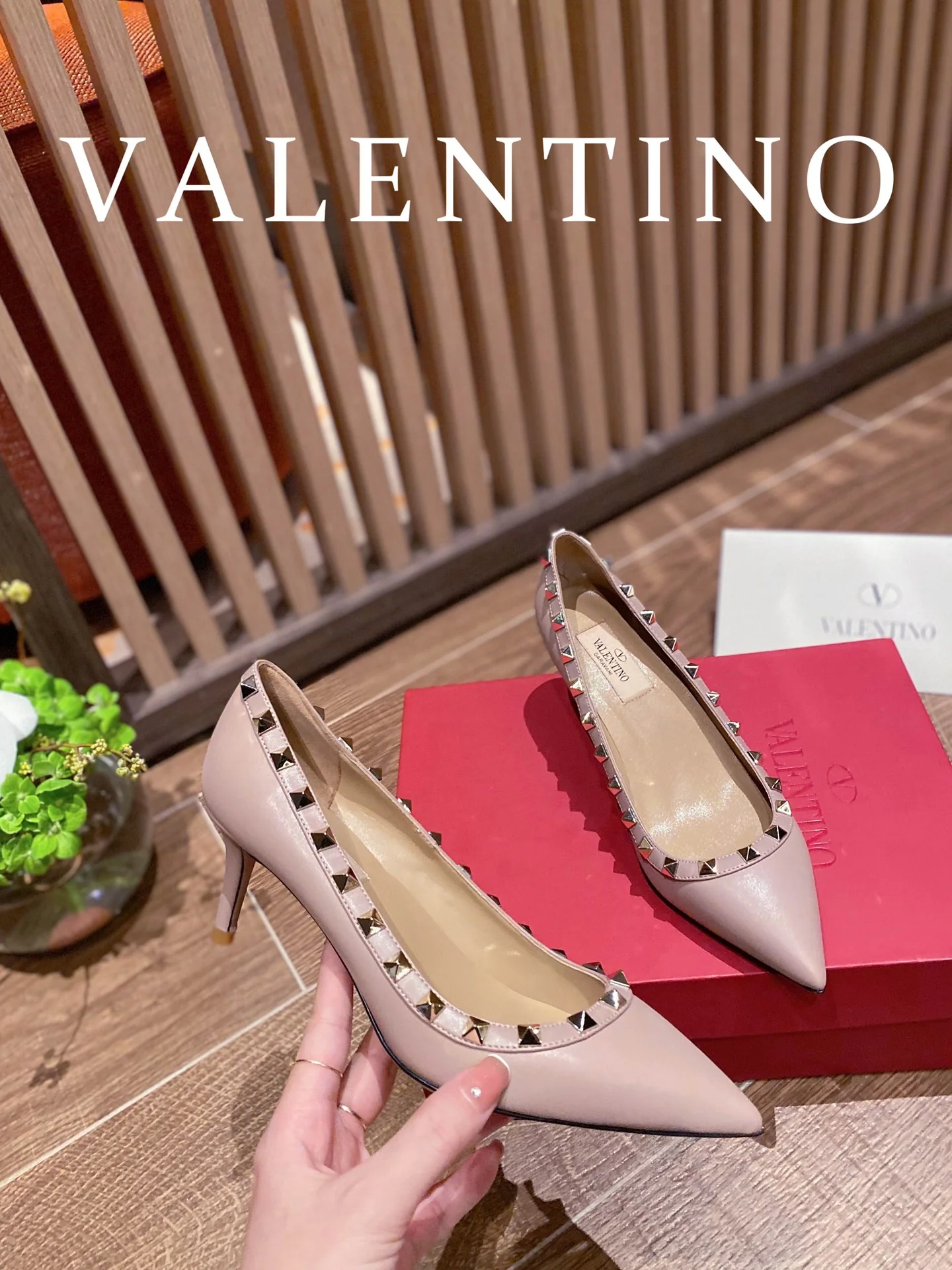 Классические туфли на среднем каблуке Valentino - розовые