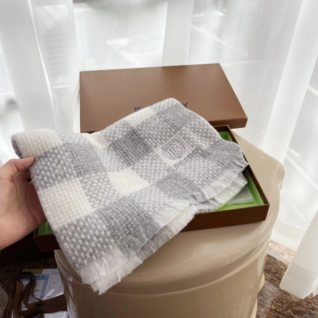 Шарф Burberry из усадочной шерсти в клетку - 32 см - 190 см - 125 г - 100% шерсть - серый