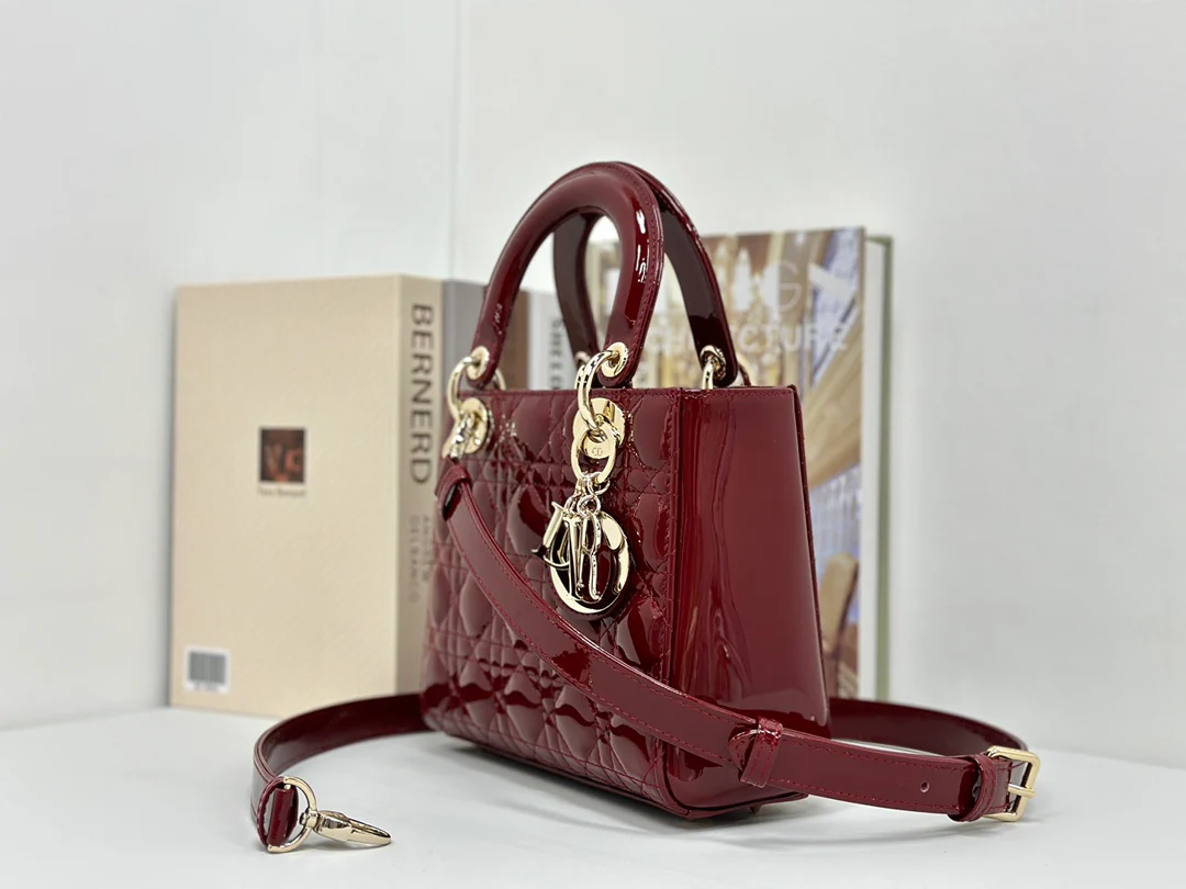 Коллекция Dior Lady - Лакированный красный