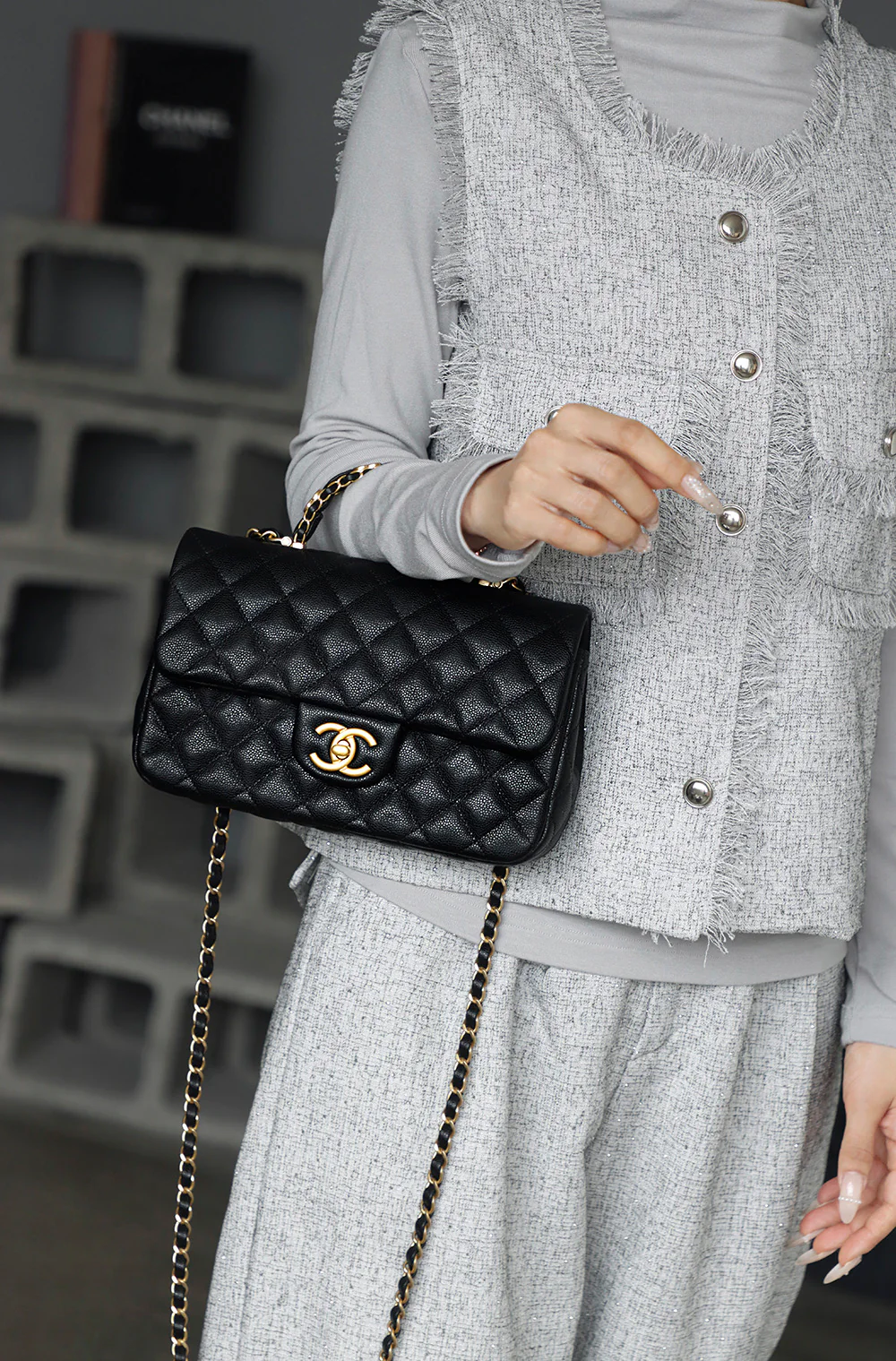 Сумка Chanel 25b с кожаной ручкой, модель CF, мини-размер, большой размер, золотая пряжка.