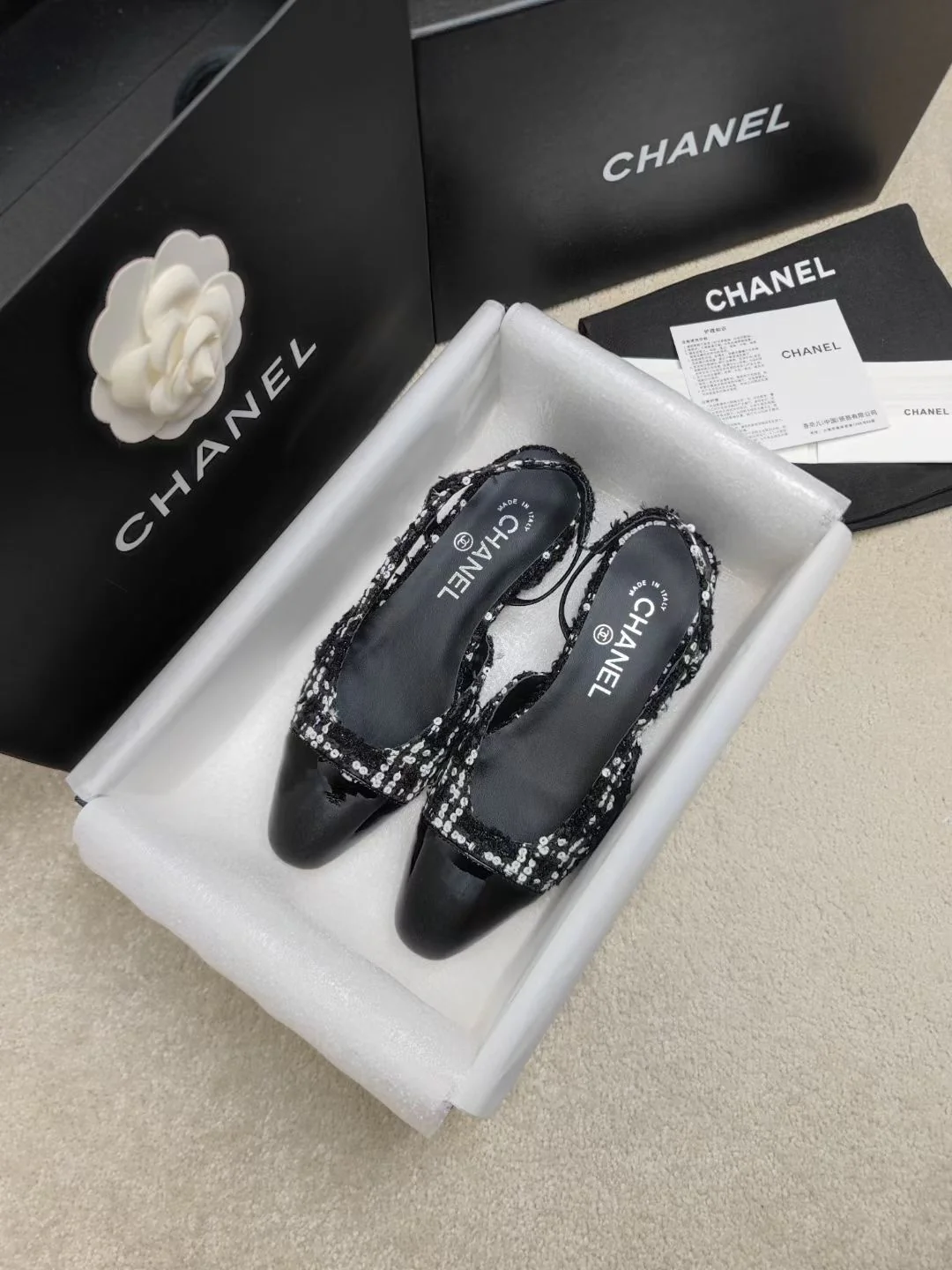 Шерстяные сандалии Chanel на плоской подошве