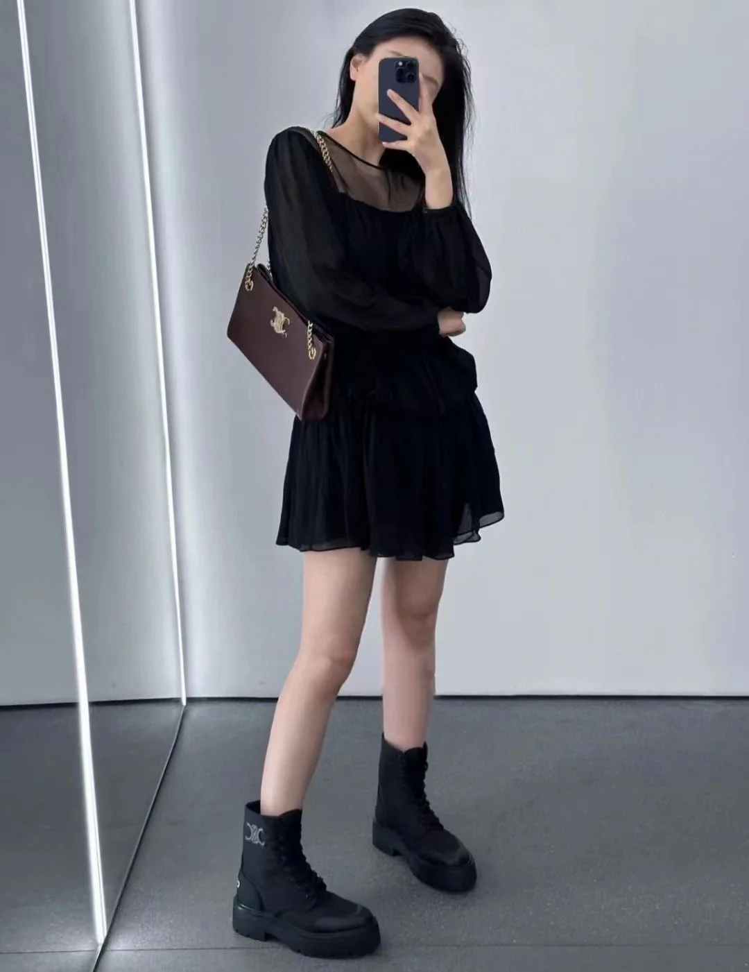 Сумка Celine New Newspaper Chain Bag - сумка через плечо с двойной цепочкой - коричневая