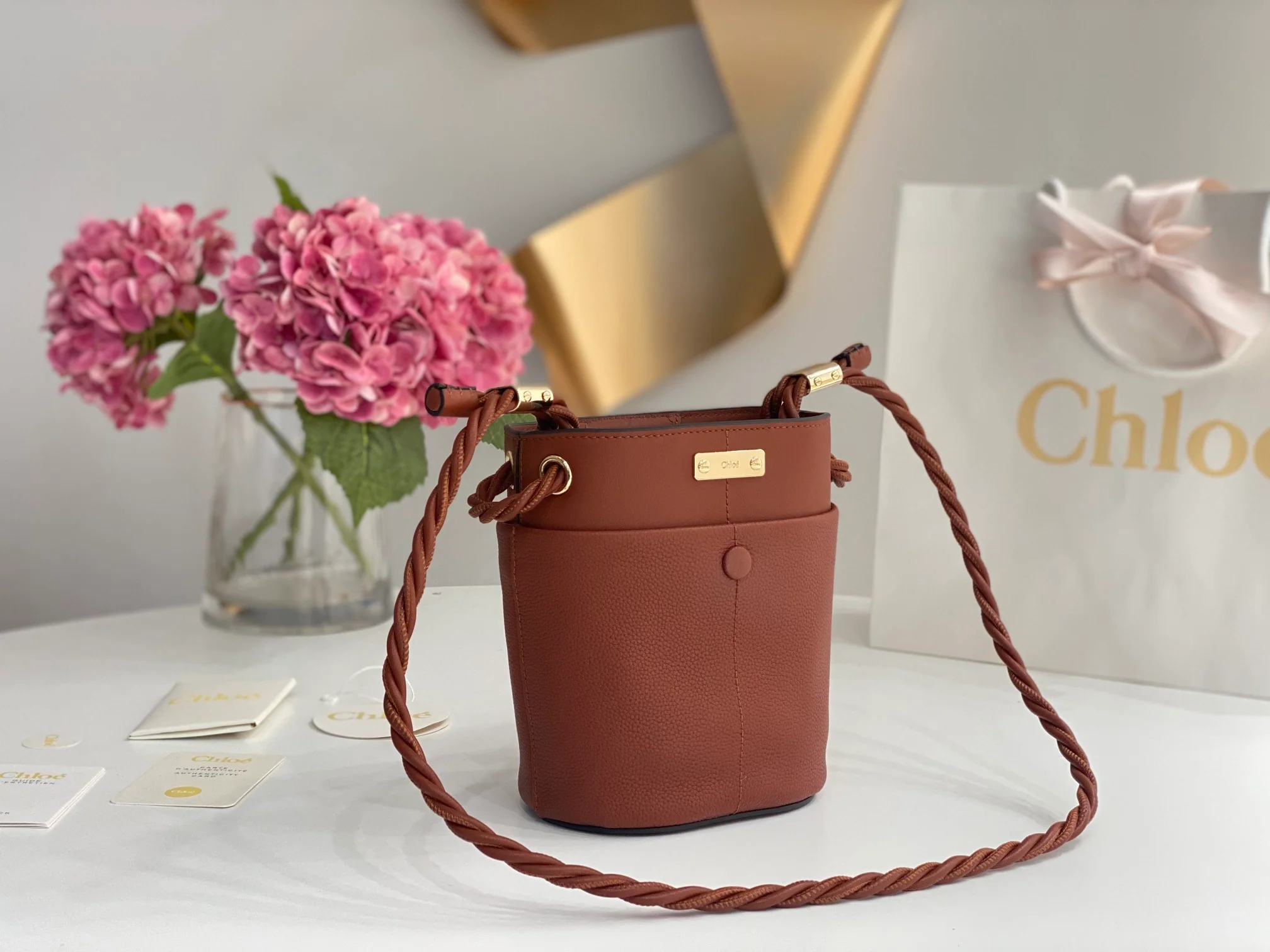 Сумка-ведро Chloe-key - коричневая, полностью кожаная.