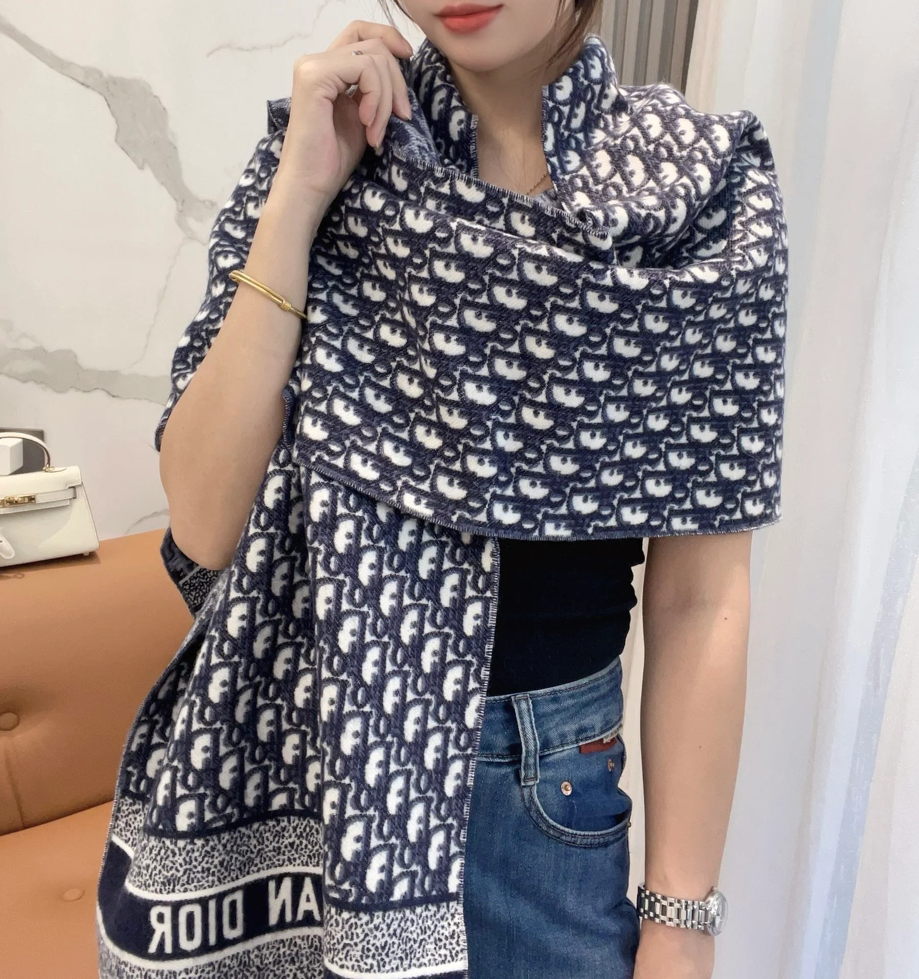 Классический длинный шарф Dior 2024 с логотипом по всей поверхности