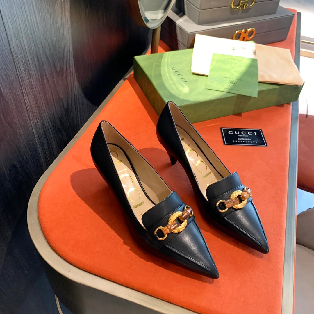 Туфли на каблуке с острым носком от Gucci