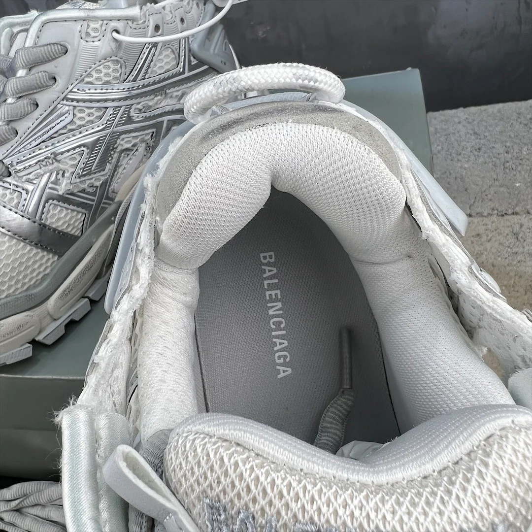 Кроссовки Balenciaga Runner - унисекс - белые с серебристым
