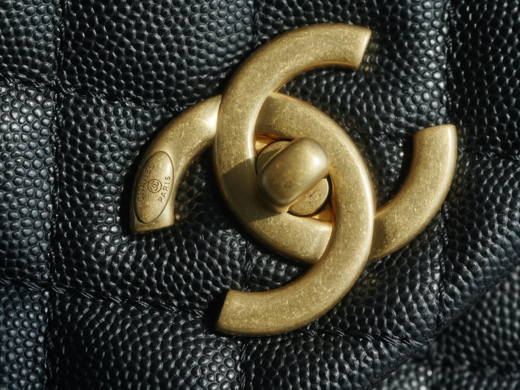 Сумка Chanel Handle 28 - с ручкой из кожи ящерицы - большая, черная