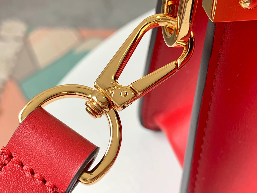 m44580-LV-dauphine сумка-мессенджер из кожи с узором, красная