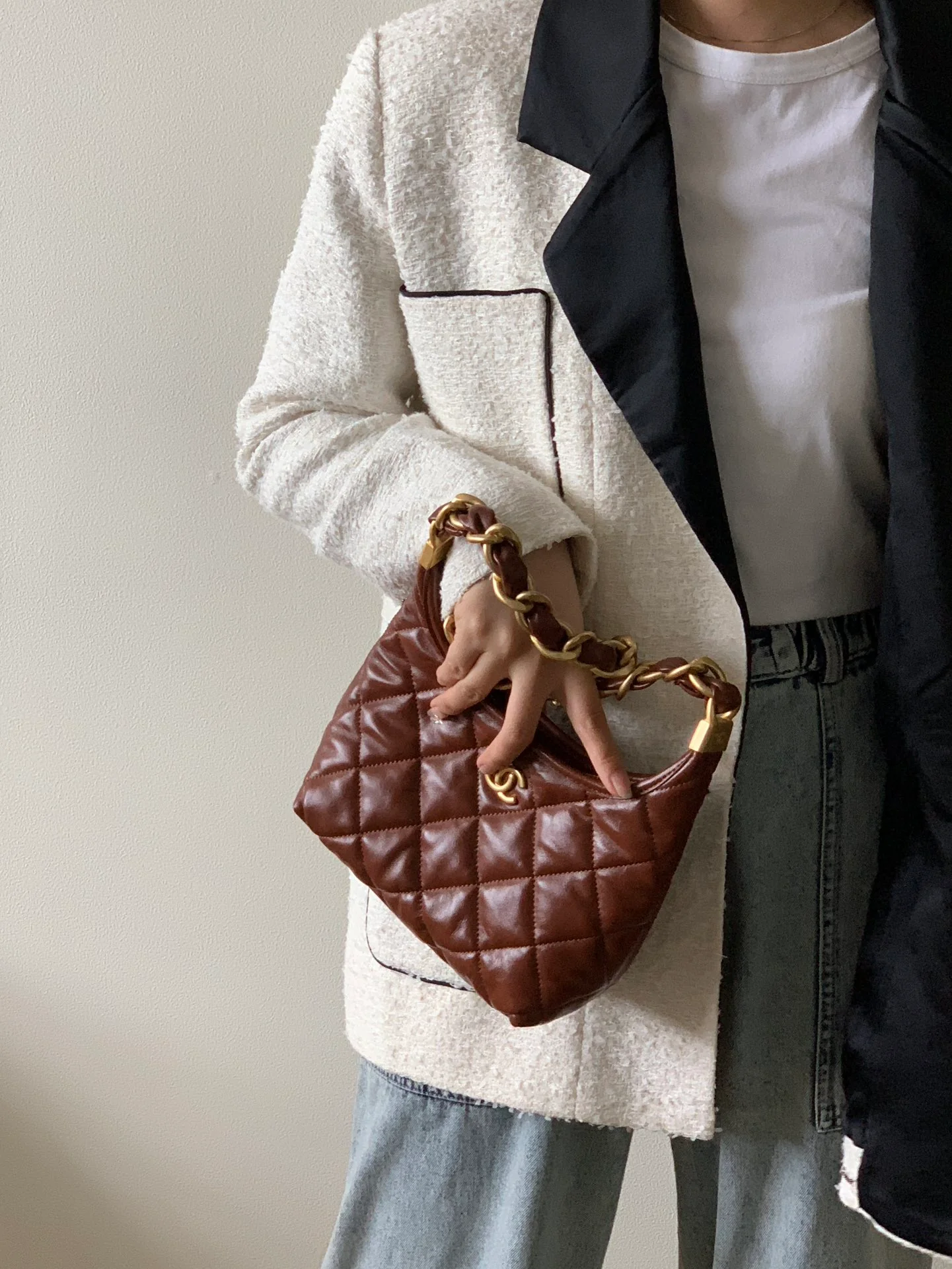 Сумка Chanel на плечо с массивной цепочкой - красная