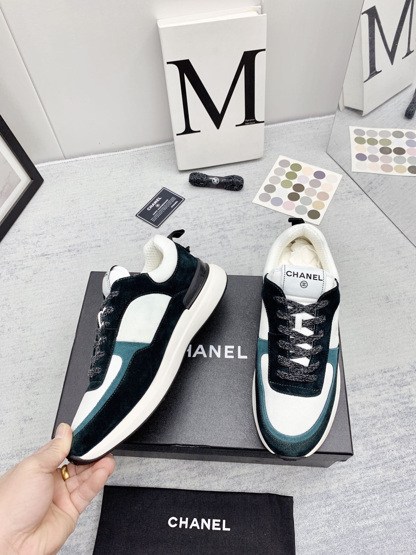 Chanel - Твидовые кроссовки в стиле пэчворк - Повседневные кроссовки - Черно-синие