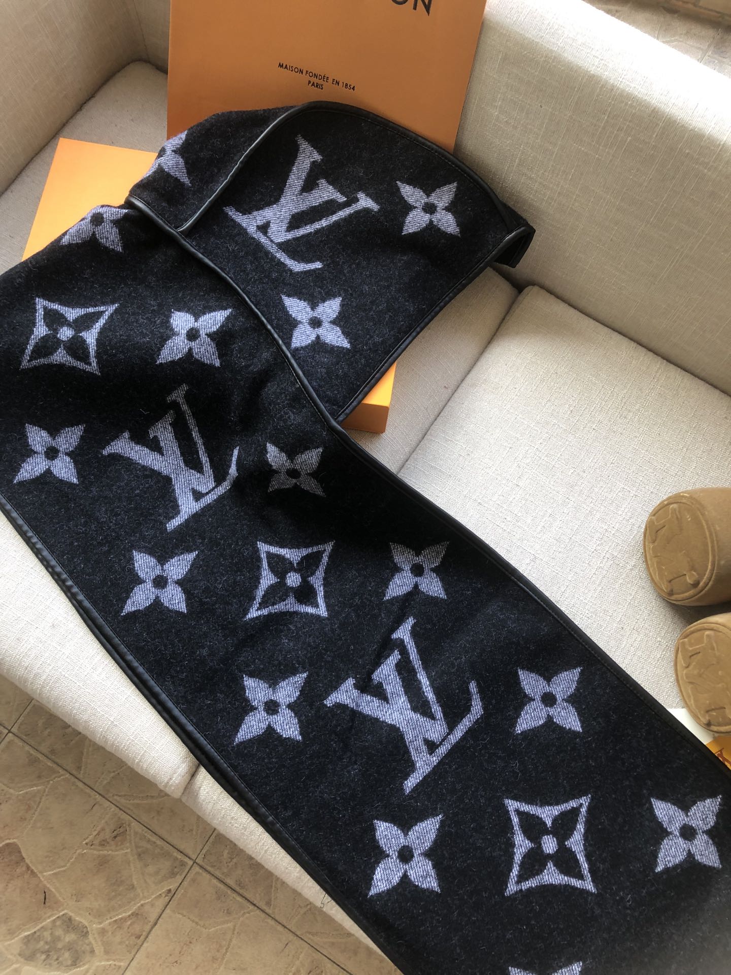 Классический шарф с капюшоном LV с монограммой