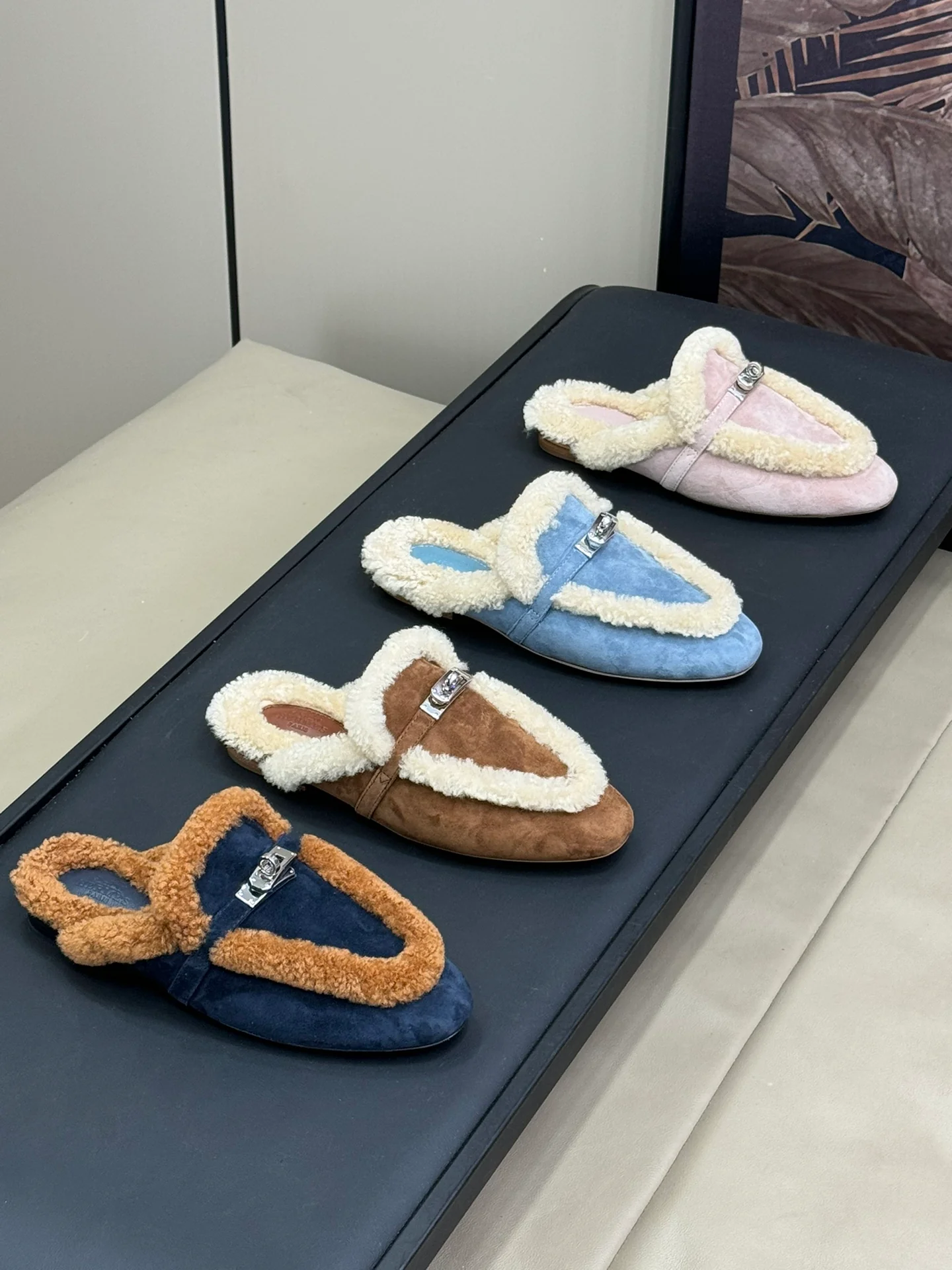 Кашемировые тапочки Hermes 2024 — изображение из коллекции