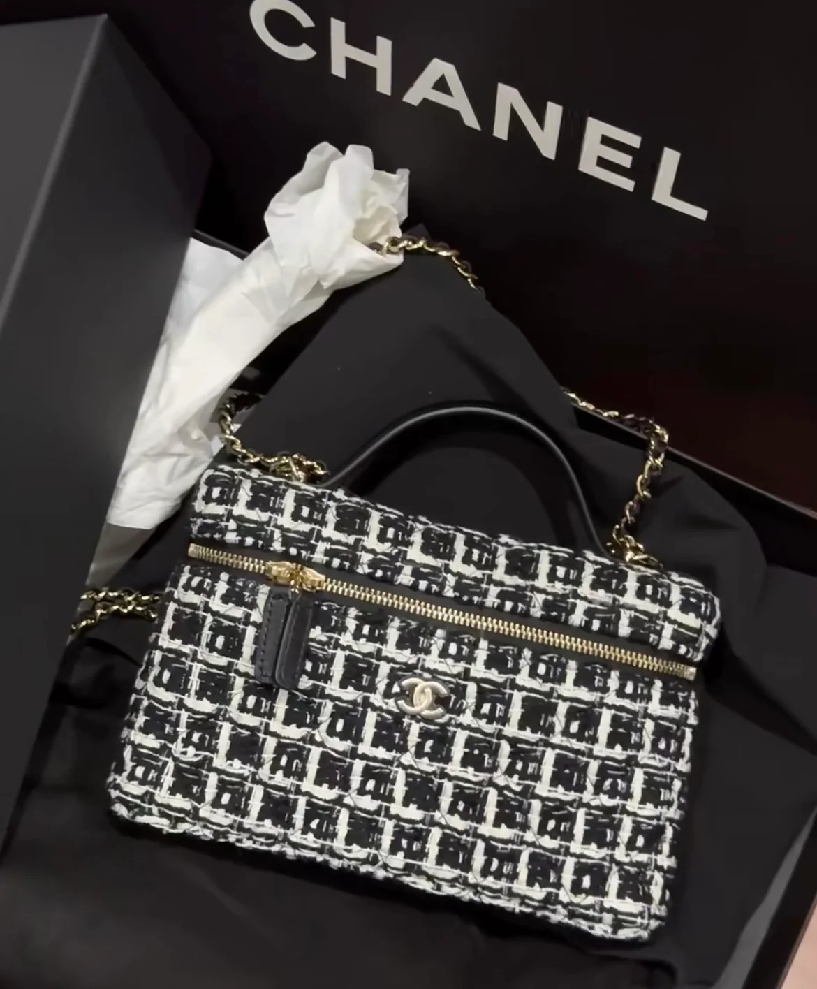 Сумка-ланч Chanel LP из шерсти, черная.