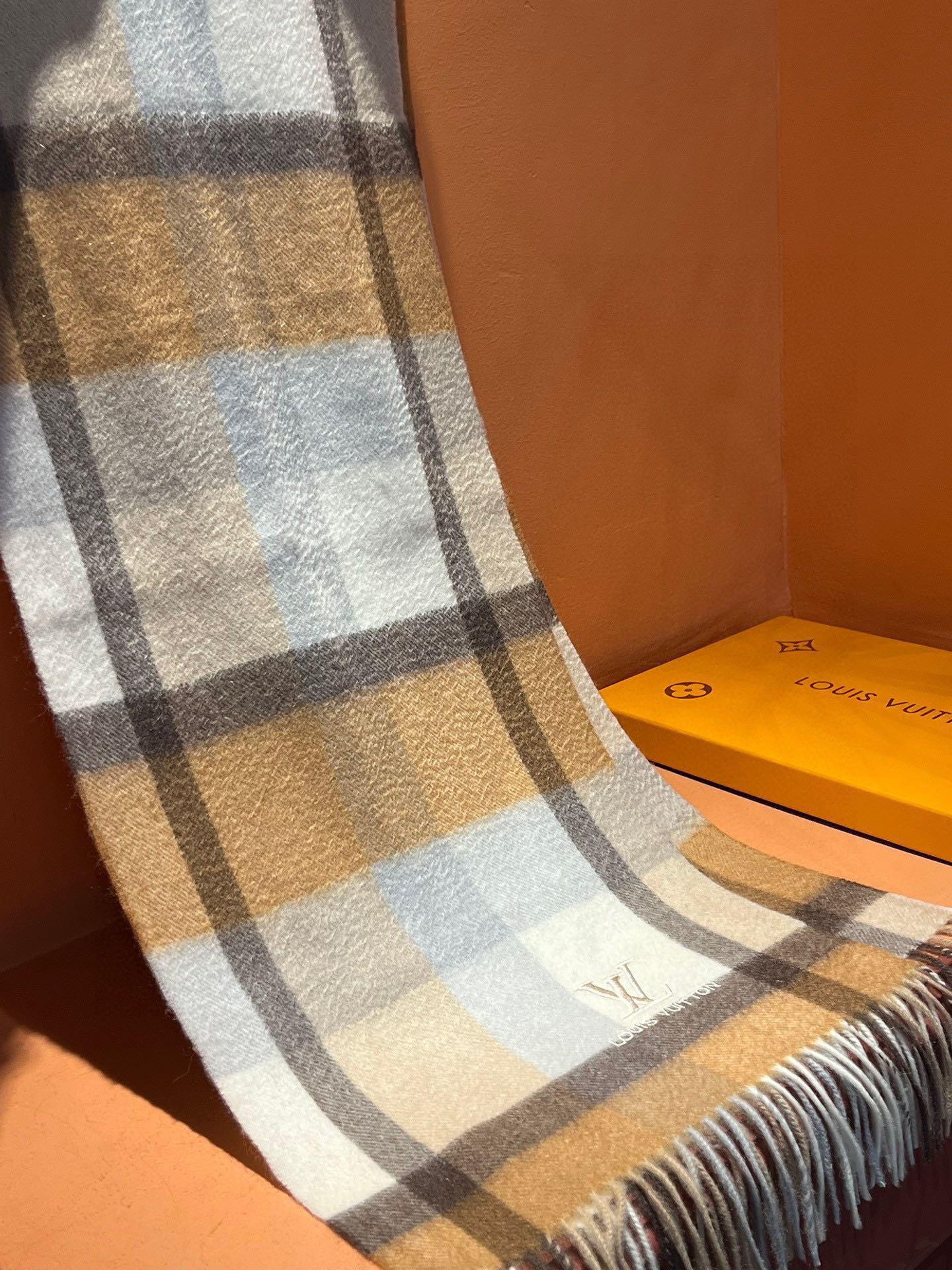 Классический клетчатый шарф LV 2024 - коричневый