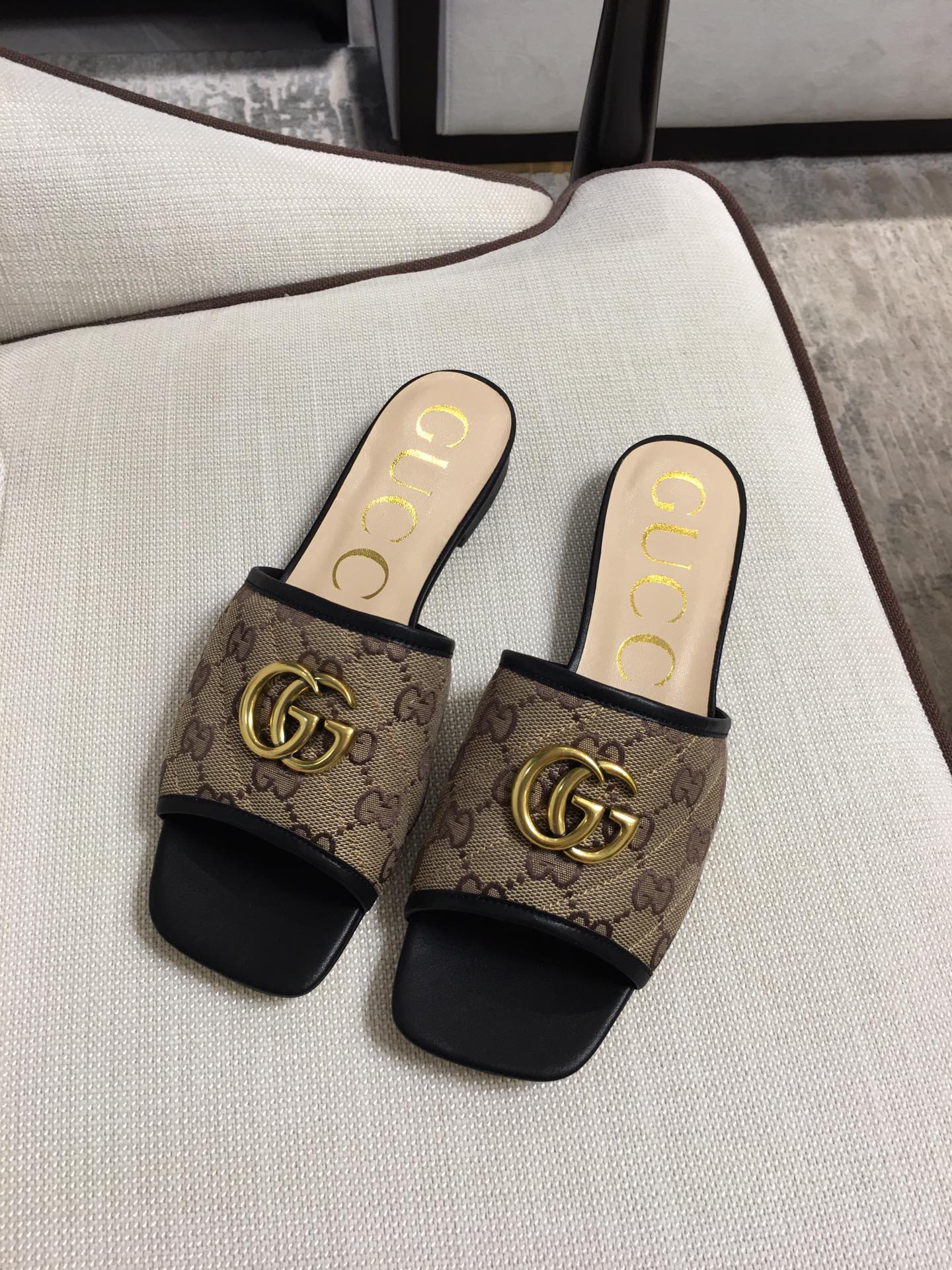 Тапочки Gucci с квадратным носком