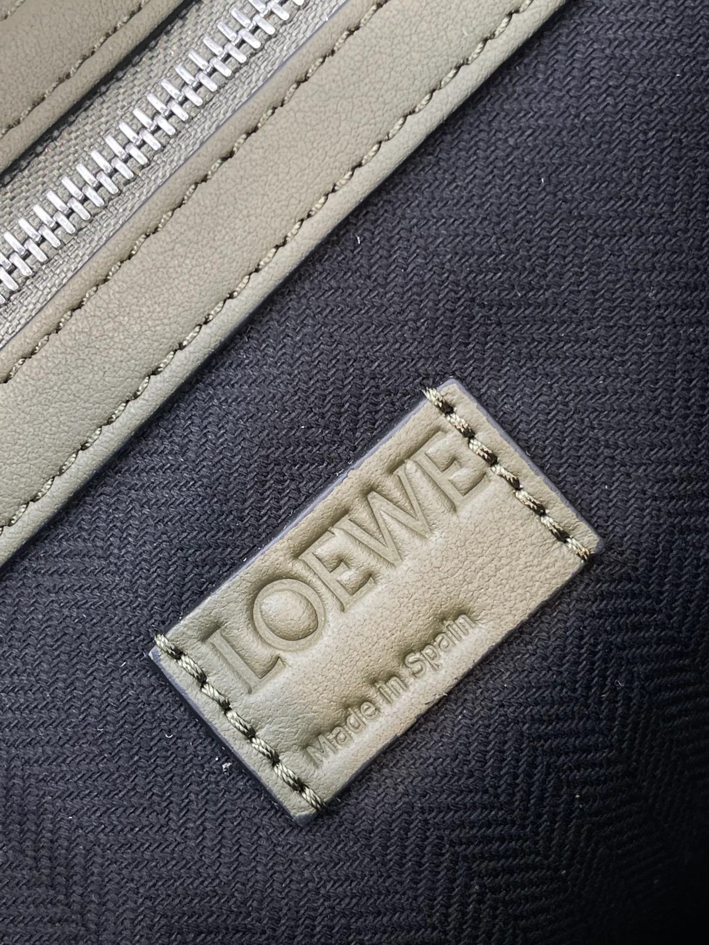 Сумка-тоут Loewe Buckle Straight с регулируемой длиной ручек - 1