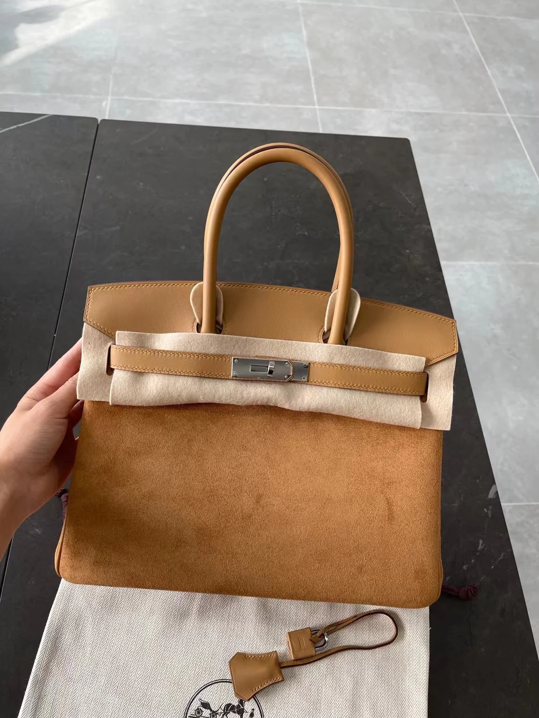 Сумка Hermes Birkin 30 из замши цвета 