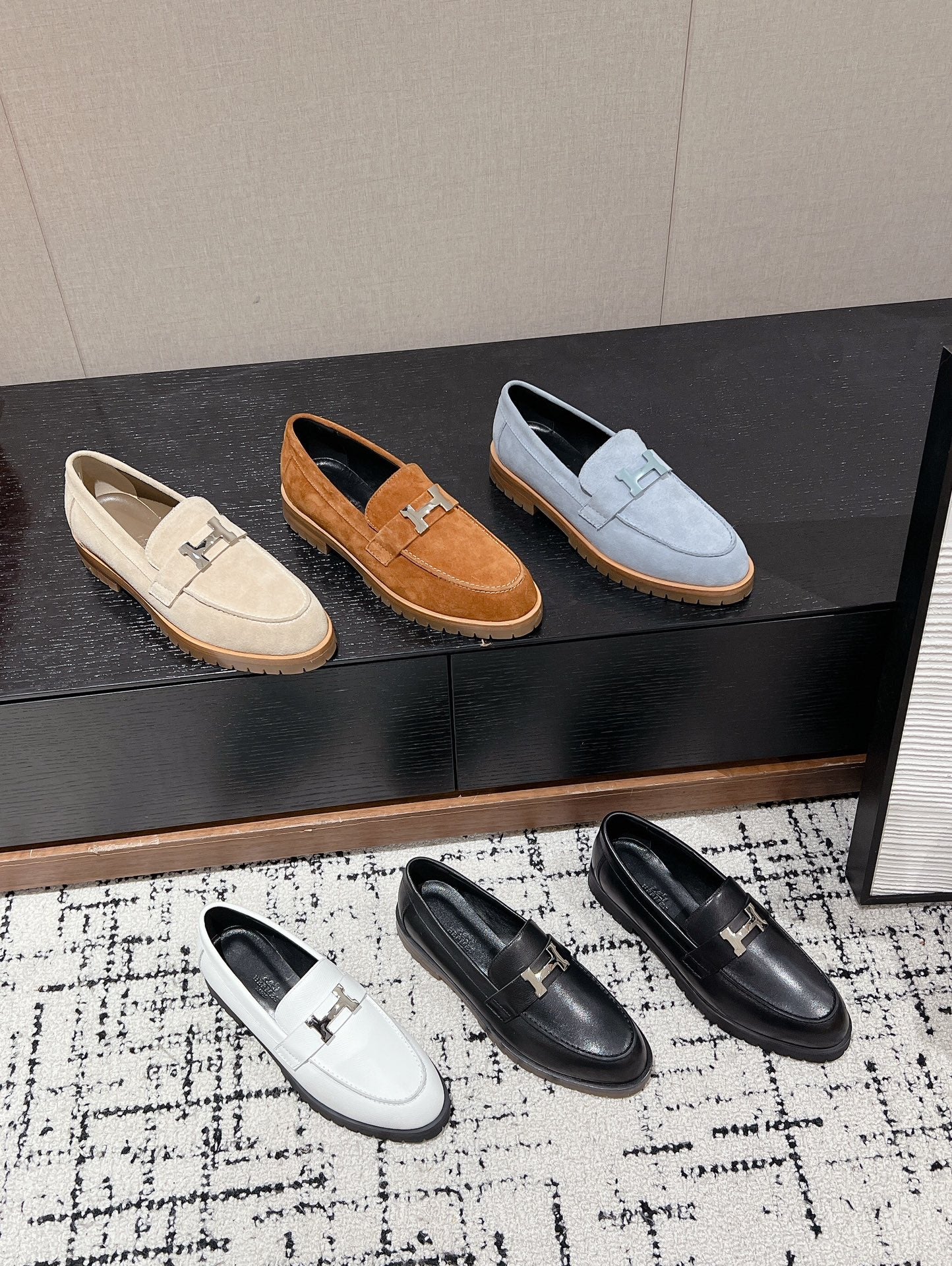 Лоферы Hermes 2024h с пряжкой - изображение из коллекции