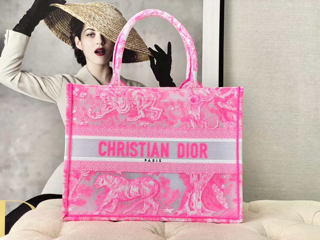 Сумка Dior Booktote с вышивкой, ярко-розовая, 37x30x16 см.