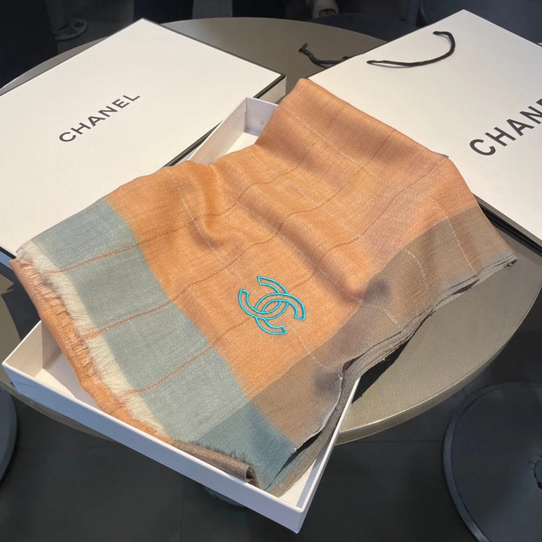 Chanel - Легкий шарф в клетку с золотой нитью - 90-210 см - Высококачественный австралийский импортный чистый кашемир