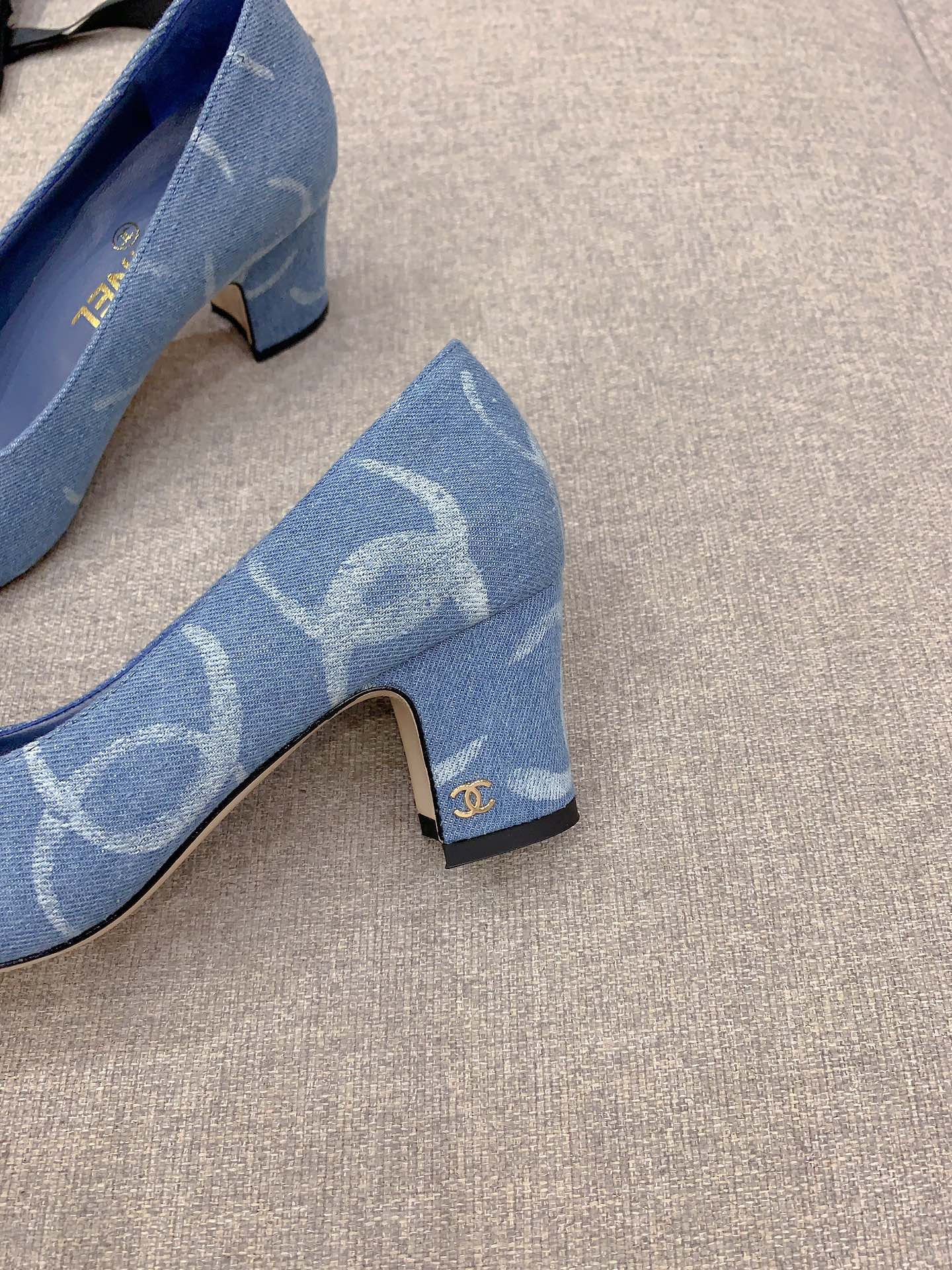 Chanel - Джинсовые туфли на массивном каблуке - Светло-голубые