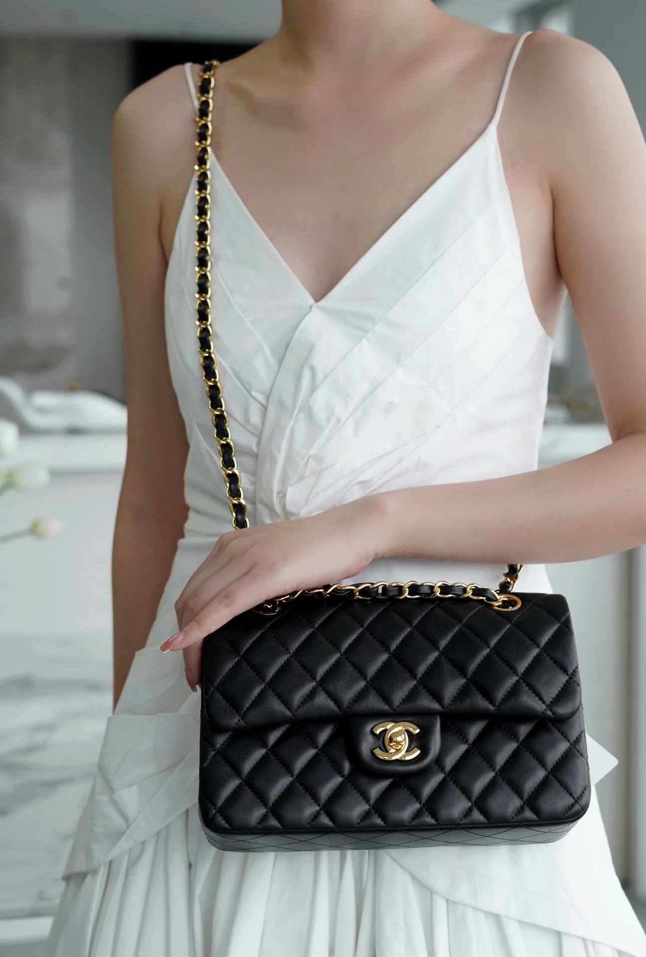 Сумка Chanel CF Medium - 23 см - из черной овечьей кожи с золотой пряжкой - CF23