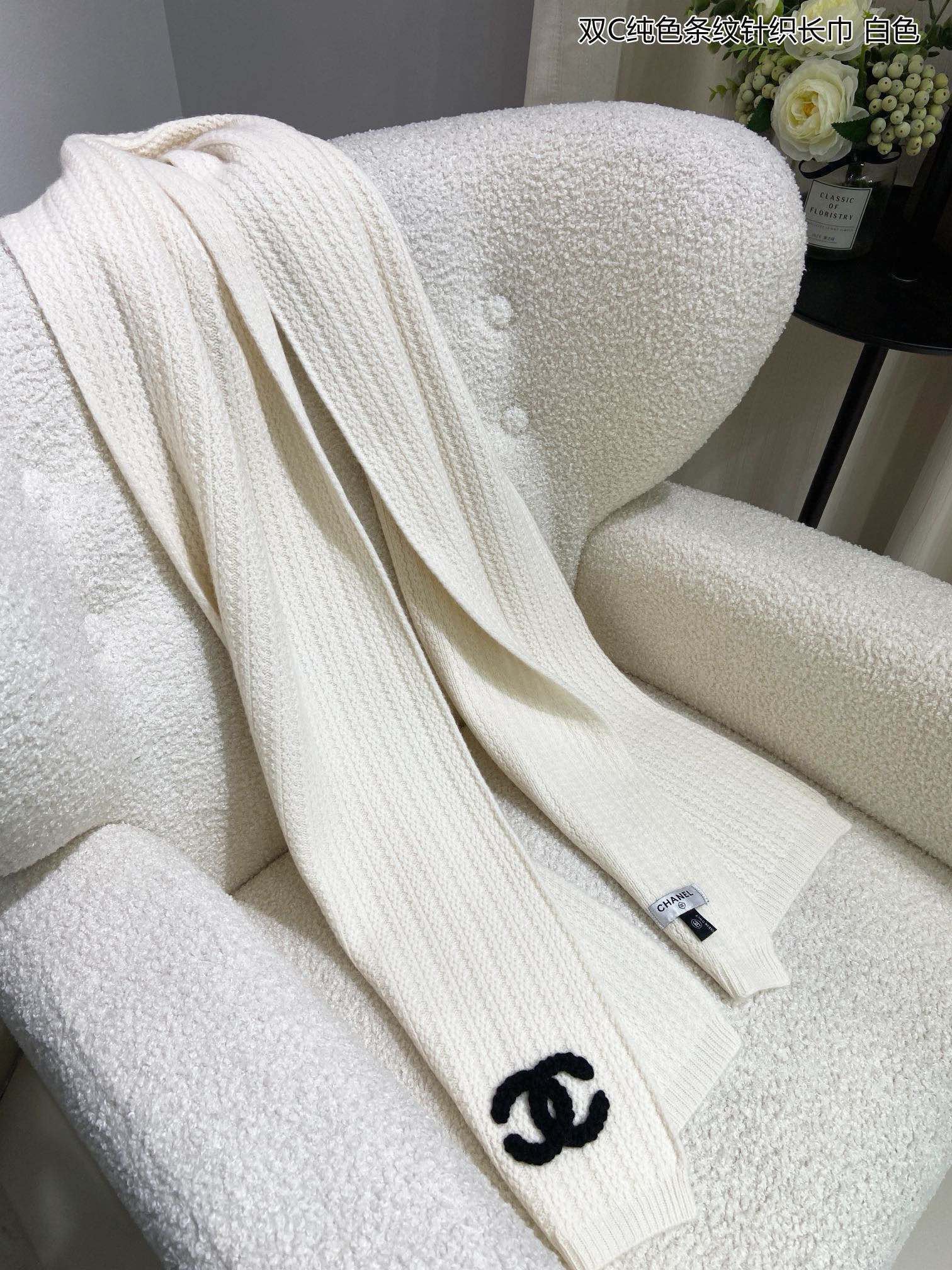Длинный вязаный шарф Chanel 2024 Double C, однотонный, в полоску.