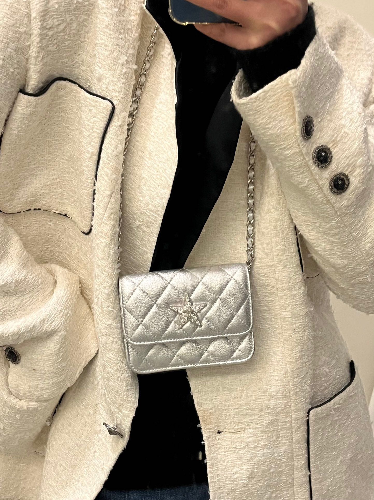 Новинка весны/лета от Chanel - Мини-сумка через плечо Chanel 24c - Серебристая