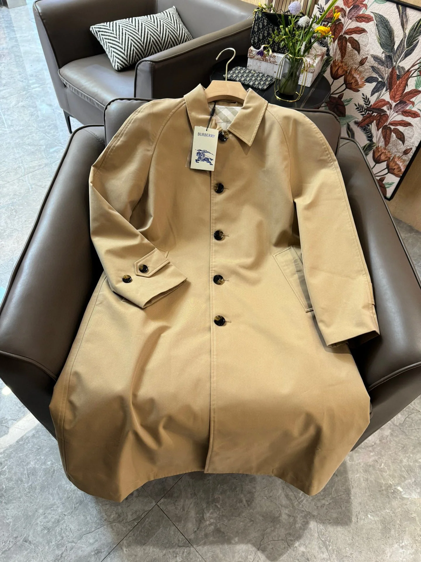 Тренч Burberry 2403-24ss на пуговицах, светло-коричневый.