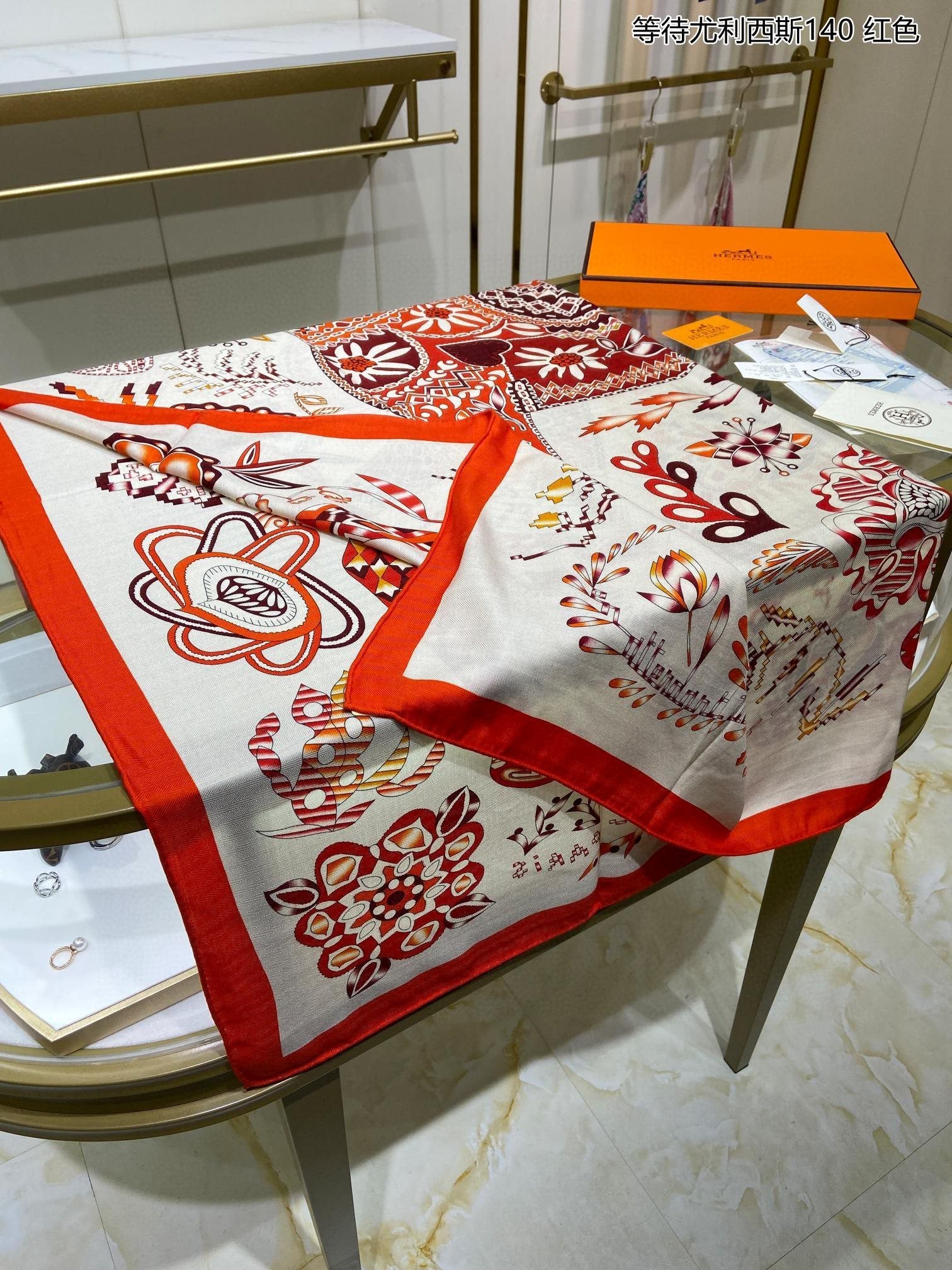 Большой квадратный шарф Hermes 