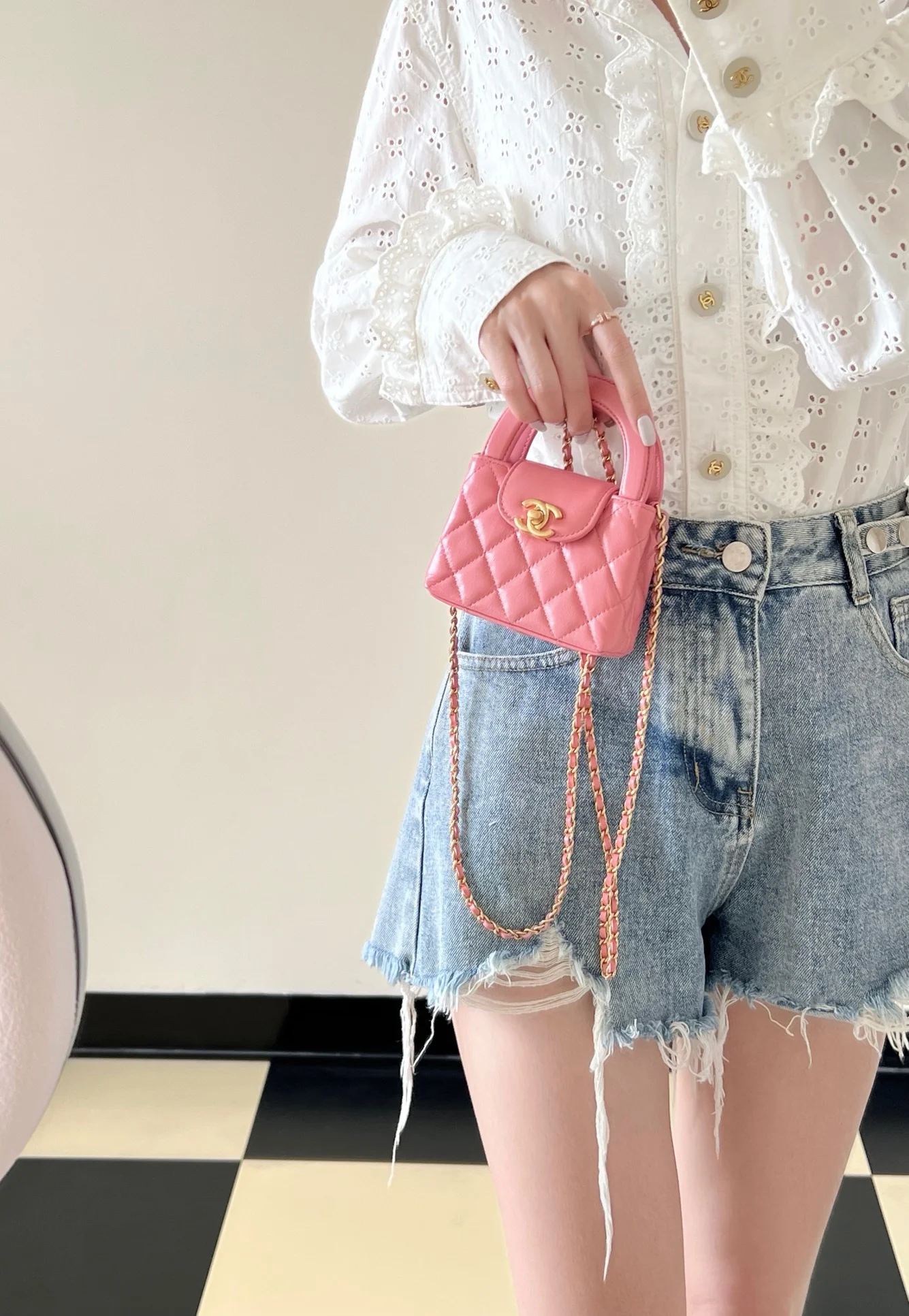 Мини-сумочка Chanel Kelly на цепочке - кораллово-розовая