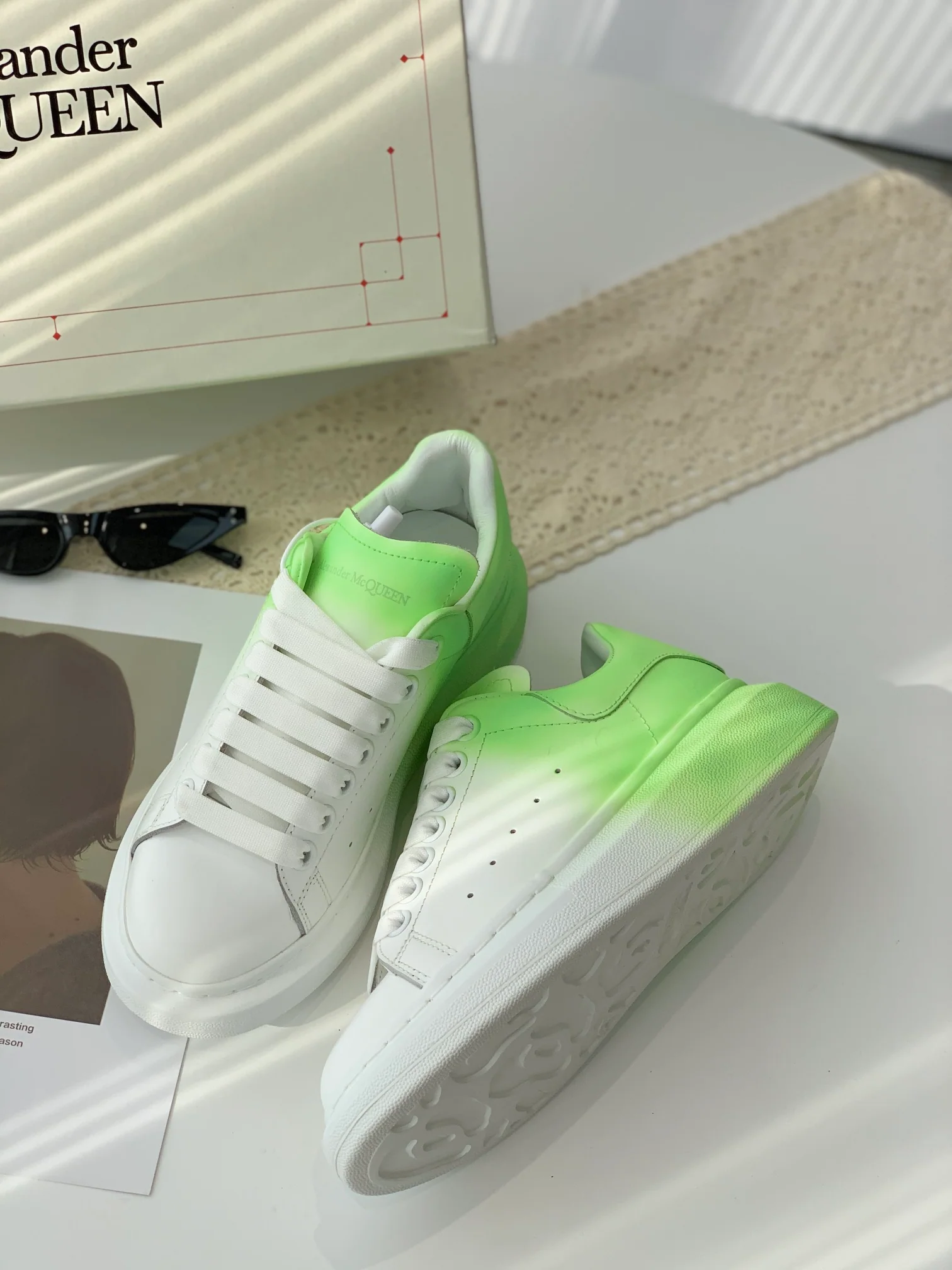 McQueen - Улучшенные классические белые кроссовки - Градиентный зеленый