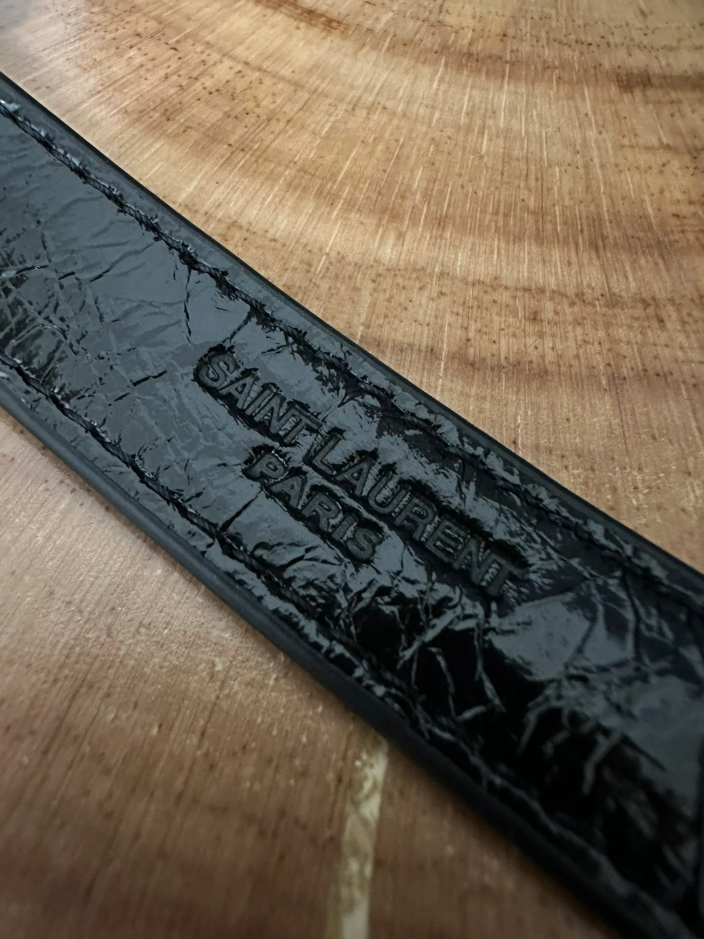 Сумка-шоппер YSL Niki с черной цепочкой из античного серебра.