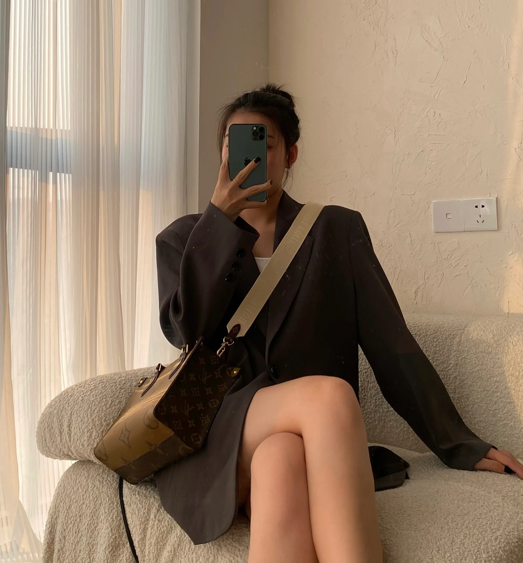 m46373-LV-ontheon-bb