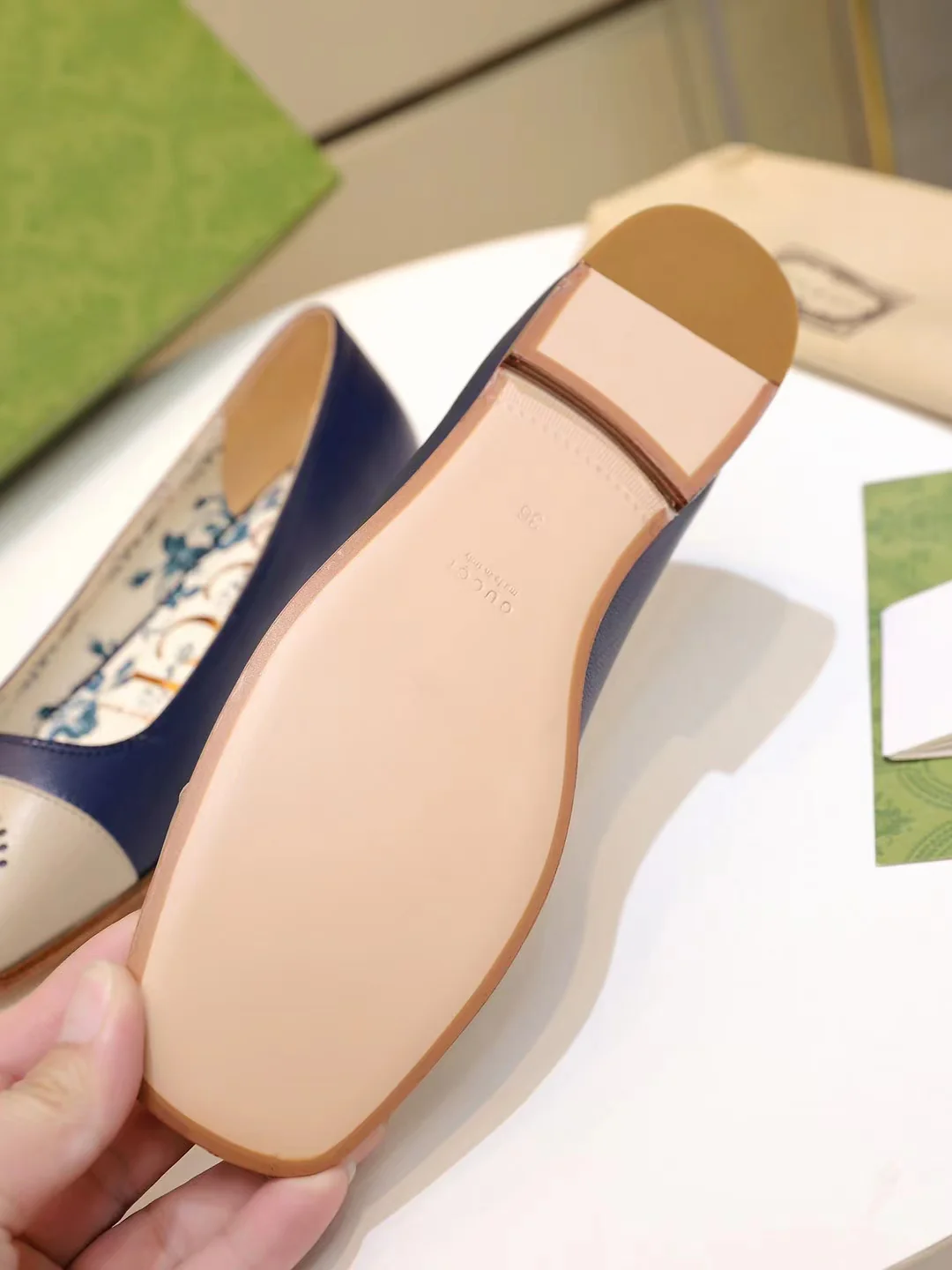 Балетки Gucci - Туфли на плоской подошве - 1