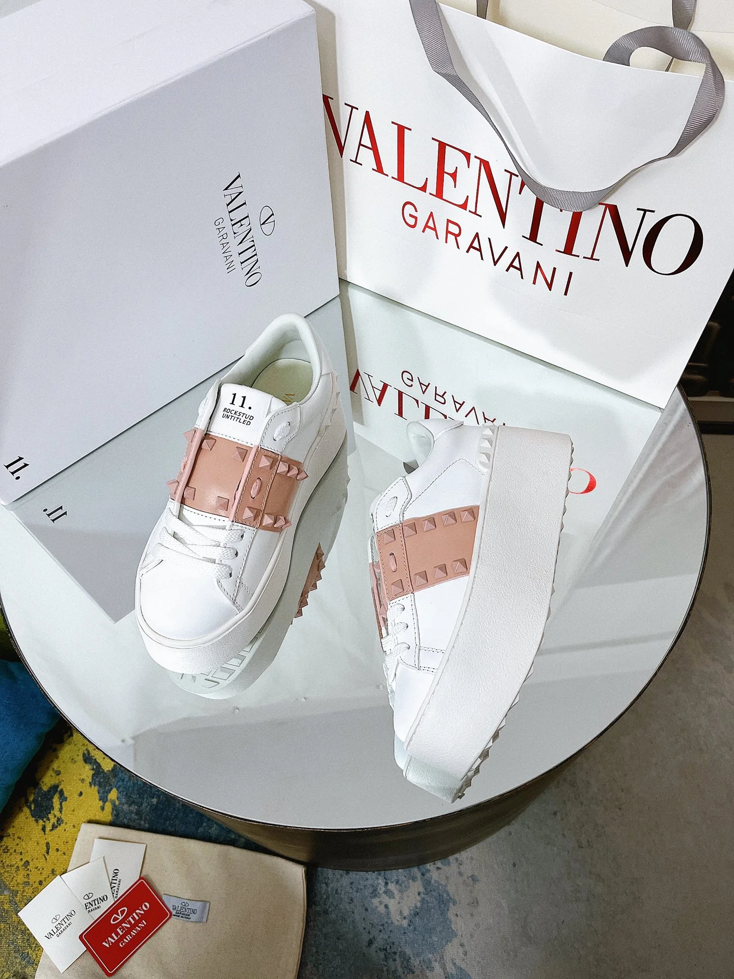 Белые повседневные кроссовки на платформе Valentino - розовые