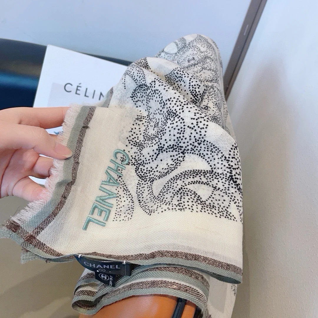 Шарф Chanel 2024 Metallic Camellia Scarf - серый